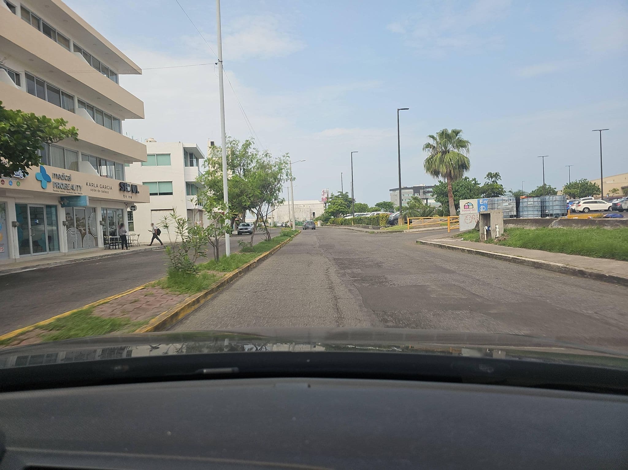 Street view near Hotel y Suites Bausan, Veracruz