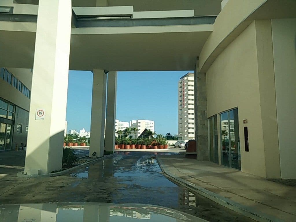 Street view near Krystal Urban Cancún & Beach Club, Cancún — © ccossio (CC BY-SA · Mapillary)