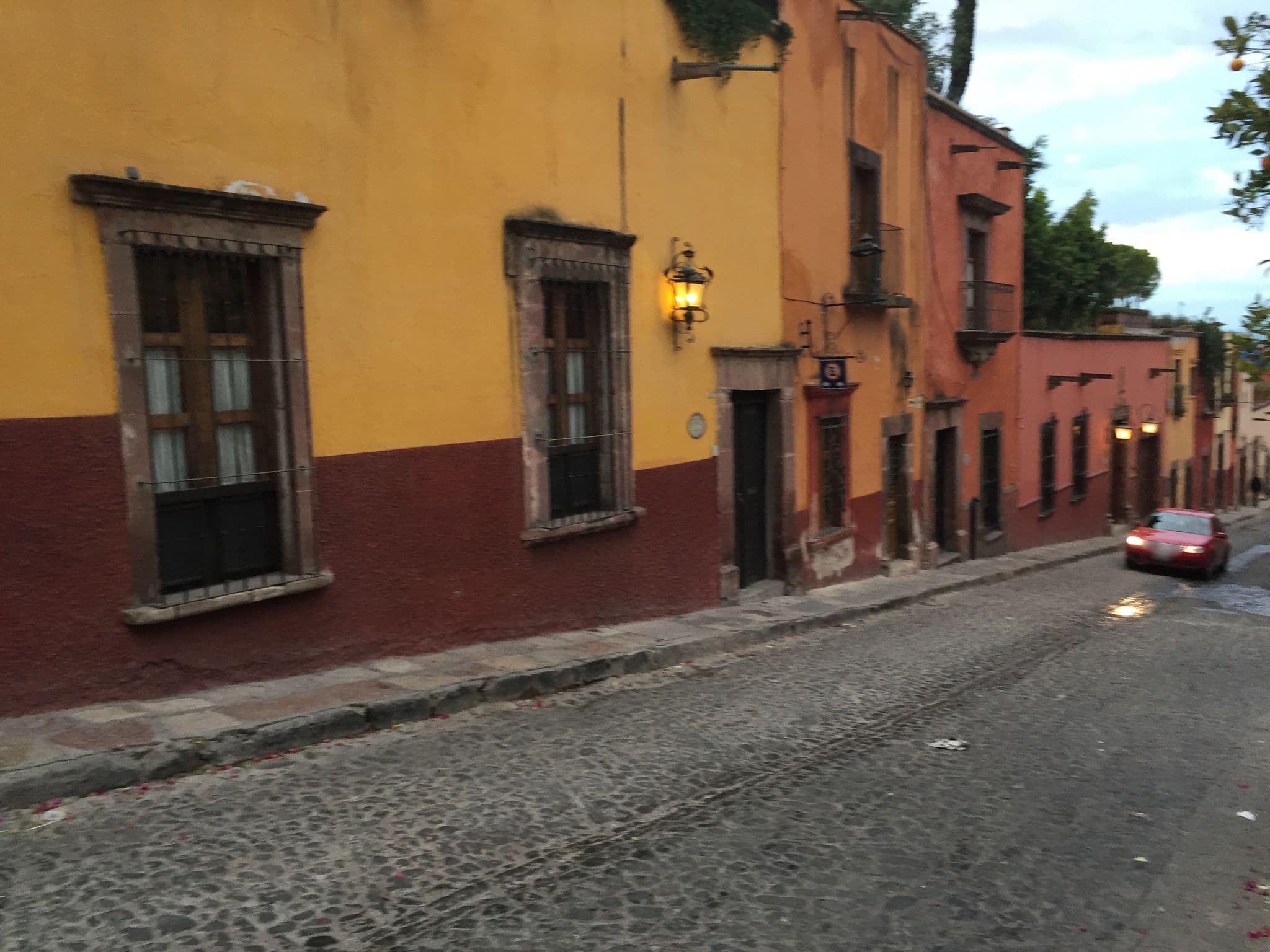 Street view near Hotel Casa Rosada, San Miguel de Allende — © yellowracer (CC BY-SA · Mapillary)
