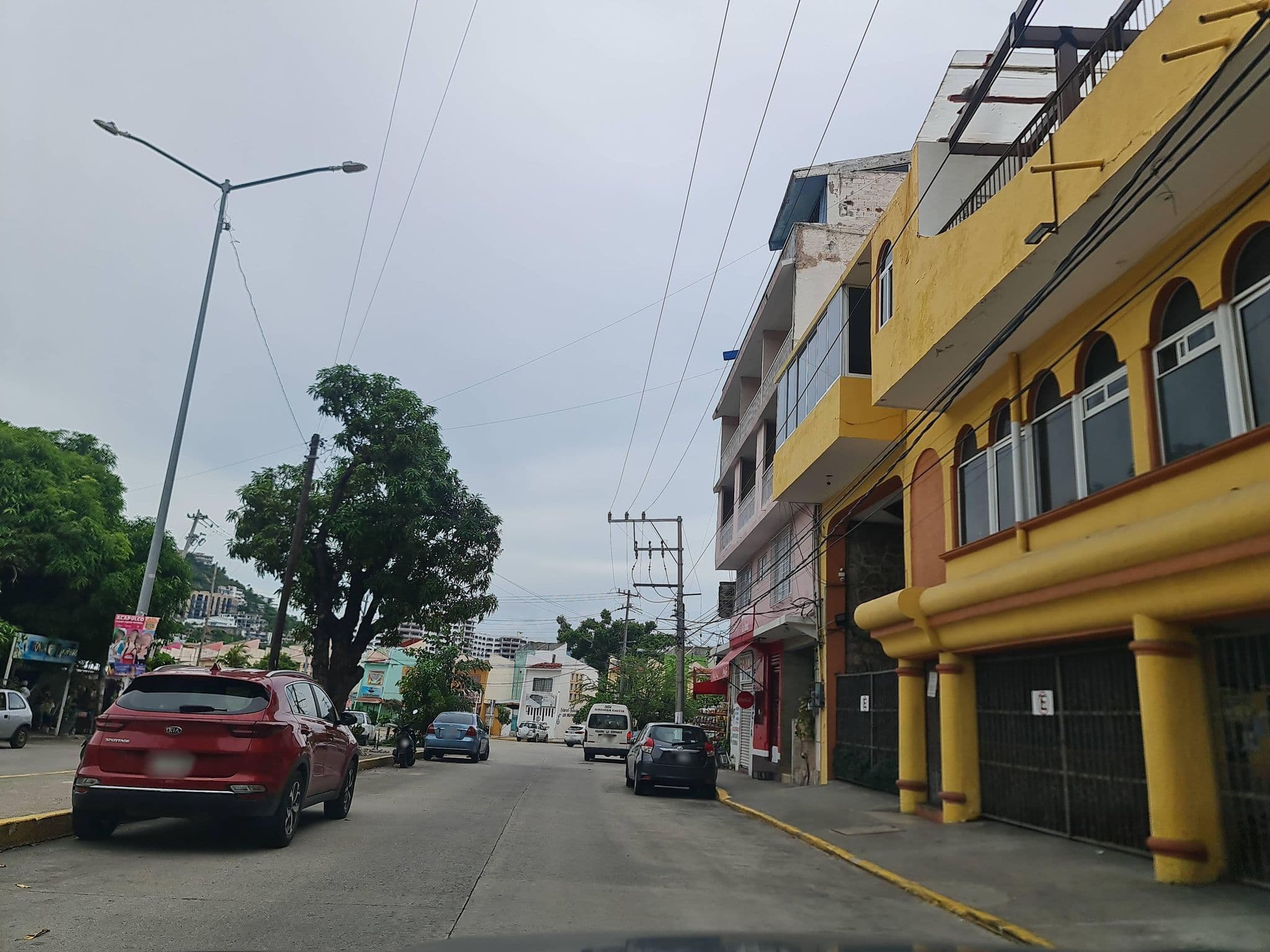 Street view near Hotel Caletilla, Acapulco de Juárez — © SamOlivaresl (CC BY-SA · Mapillary)