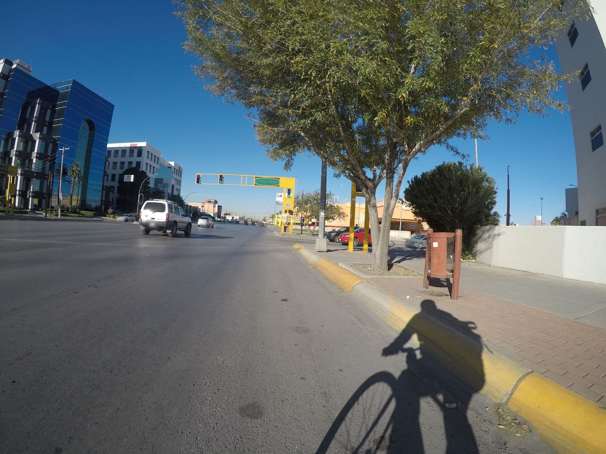 Street view near Fiesta Inn, Ciudad Juárez — © dsrtsndnts (CC BY-SA · Mapillary)