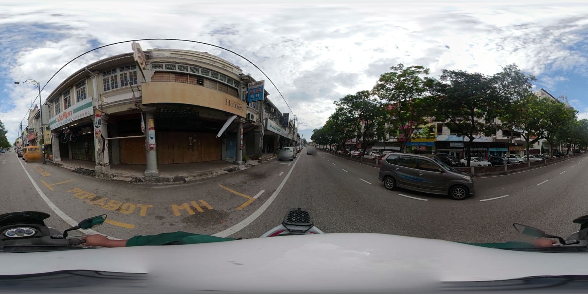 Street view near Hotel Classic, Kuantan — © faizmahabob (CC BY-SA · Mapillary)