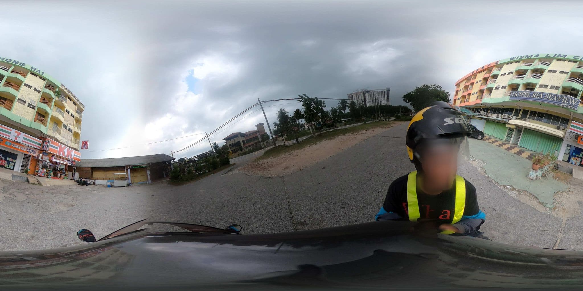 Street view near We Young Budgetary Hotel, Kampung Teluk Kemang — © ahlang2 (CC BY-SA · Mapillary)