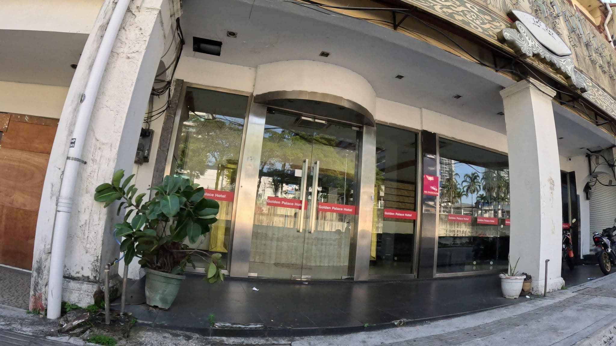 Street view near Daffodils Park, Bukit Bintang — © shanmugam (CC BY-SA · Mapillary)