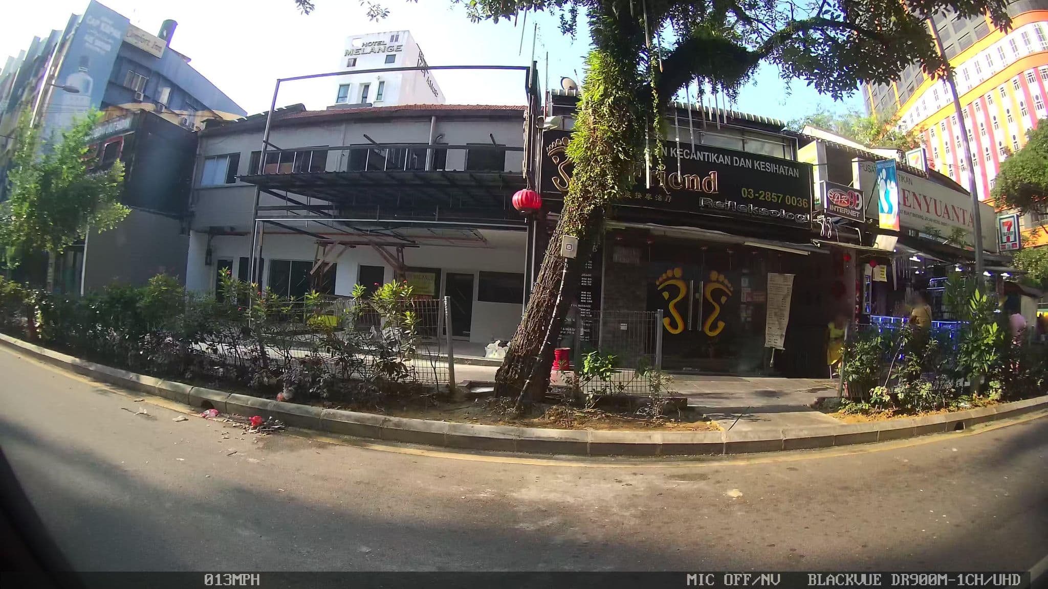 Street view near Comfort Inn, Bukit Bintang — © kaart_3 (CC BY-SA · Mapillary)