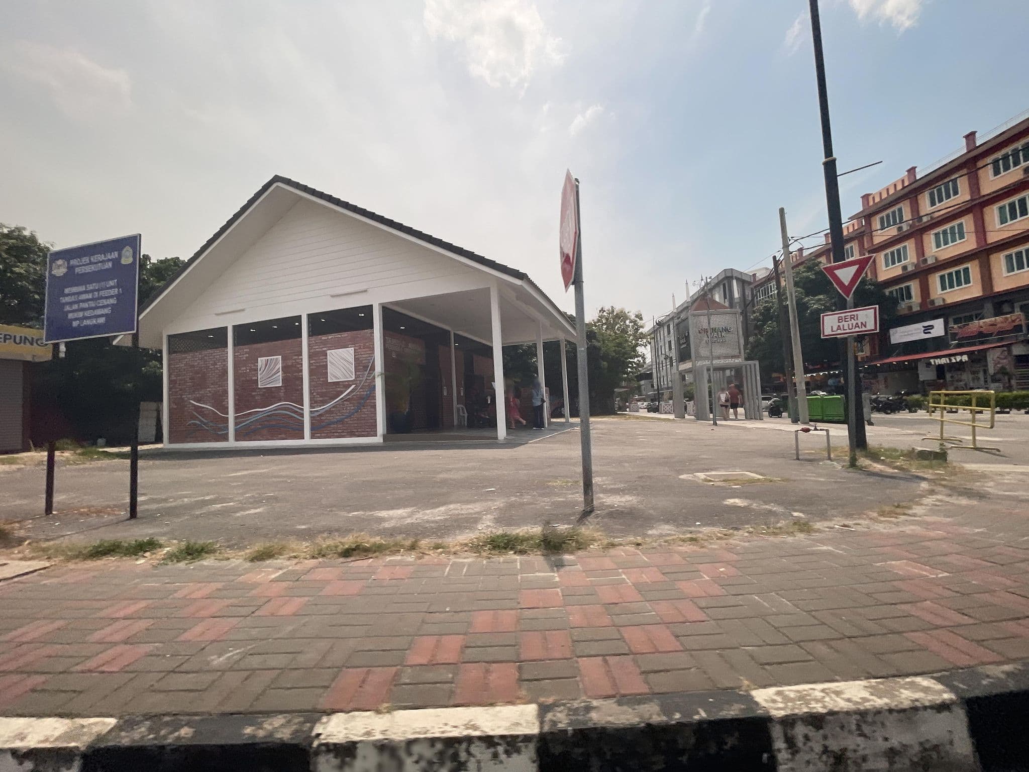 Street view near He & She Mixed Dorm, Pantai Cenang — © filipb (CC BY-SA · Mapillary)