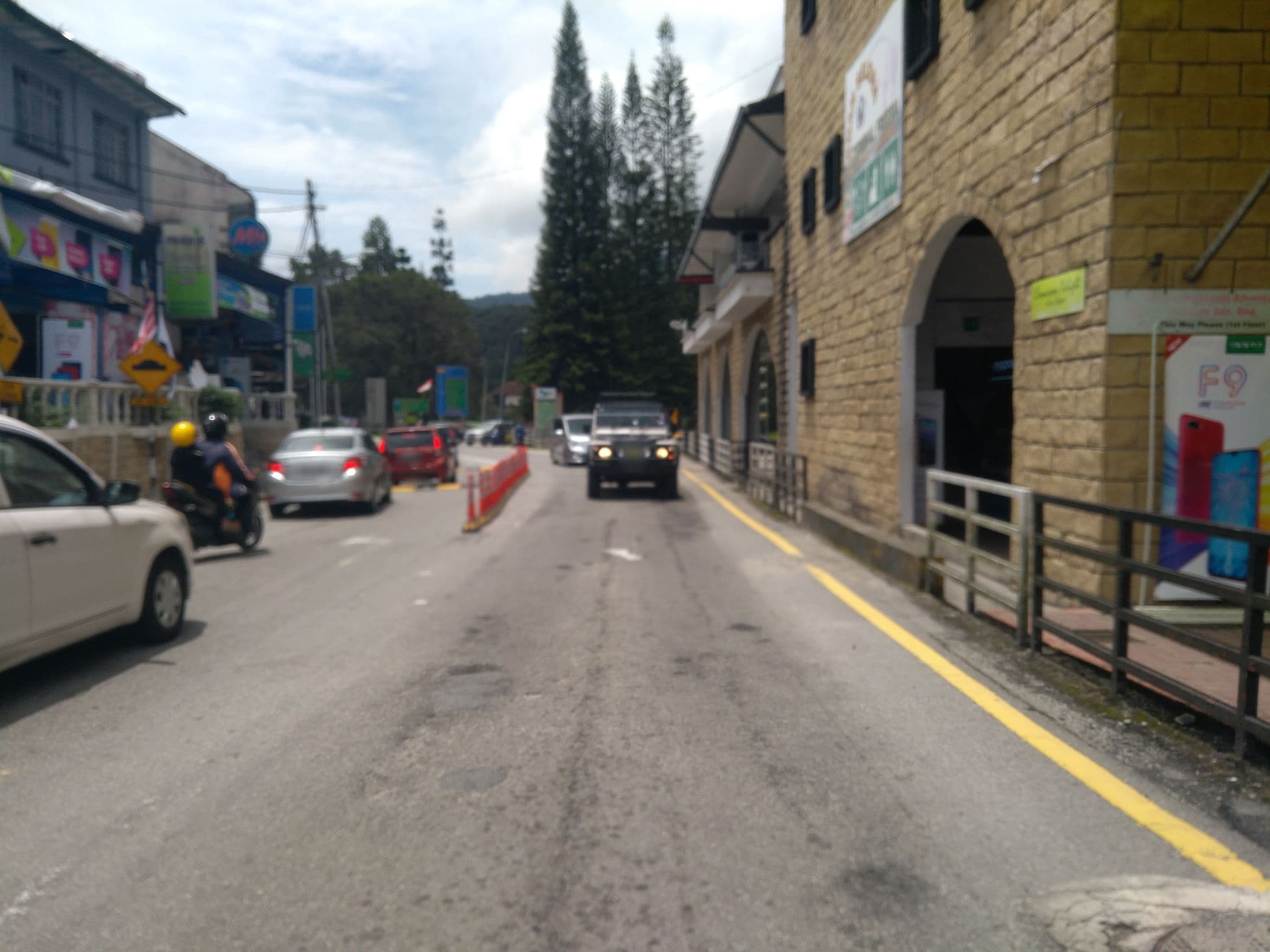 Street view near De Cameron Guesthouse, Tanah Rata — © remonet (CC BY-SA · Mapillary)