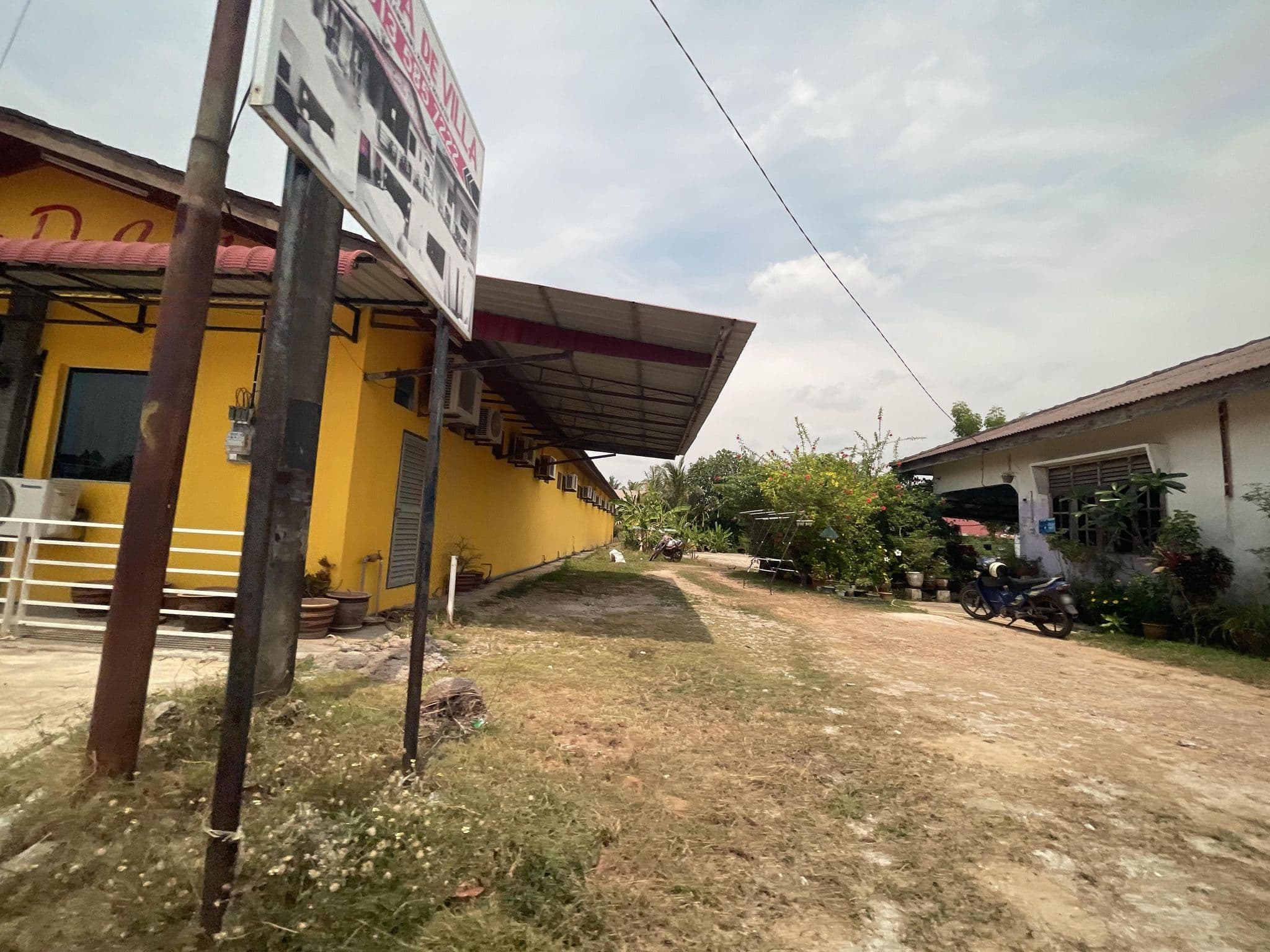 Street view near Ziella de Villa, Pantai Cenang — © filipb (CC BY-SA · Mapillary)