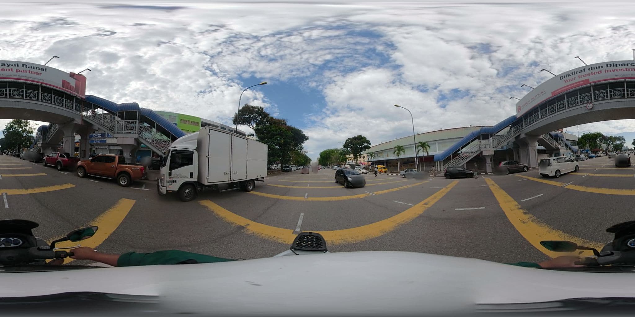 Street view near Kuantan Backpackers hostel, Kuantan — © faizmahabob (CC BY-SA · Mapillary)
