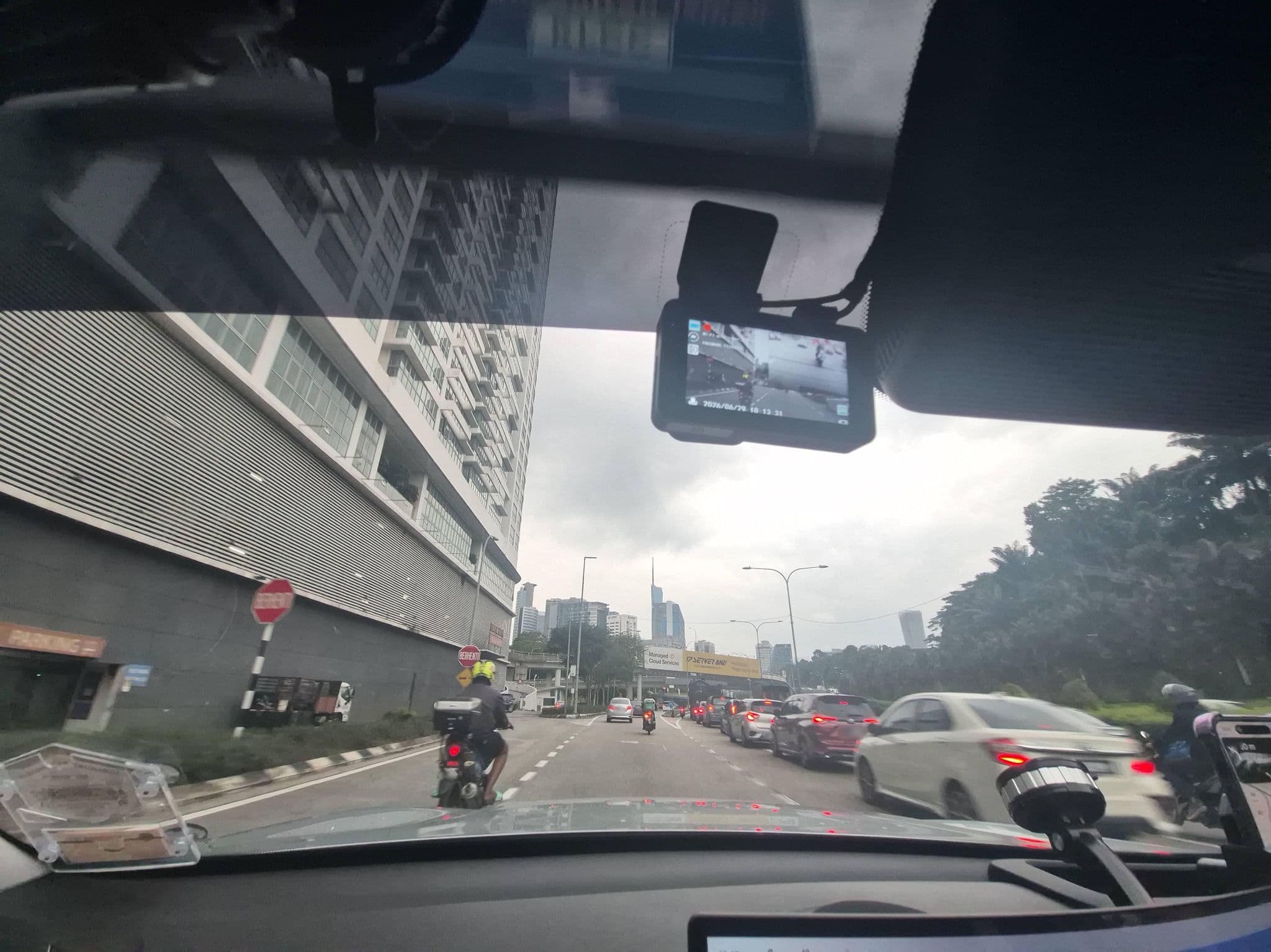 Street view near Upper View Regalia, Kampung Baru — © lin_wang (CC BY-SA · Mapillary)
