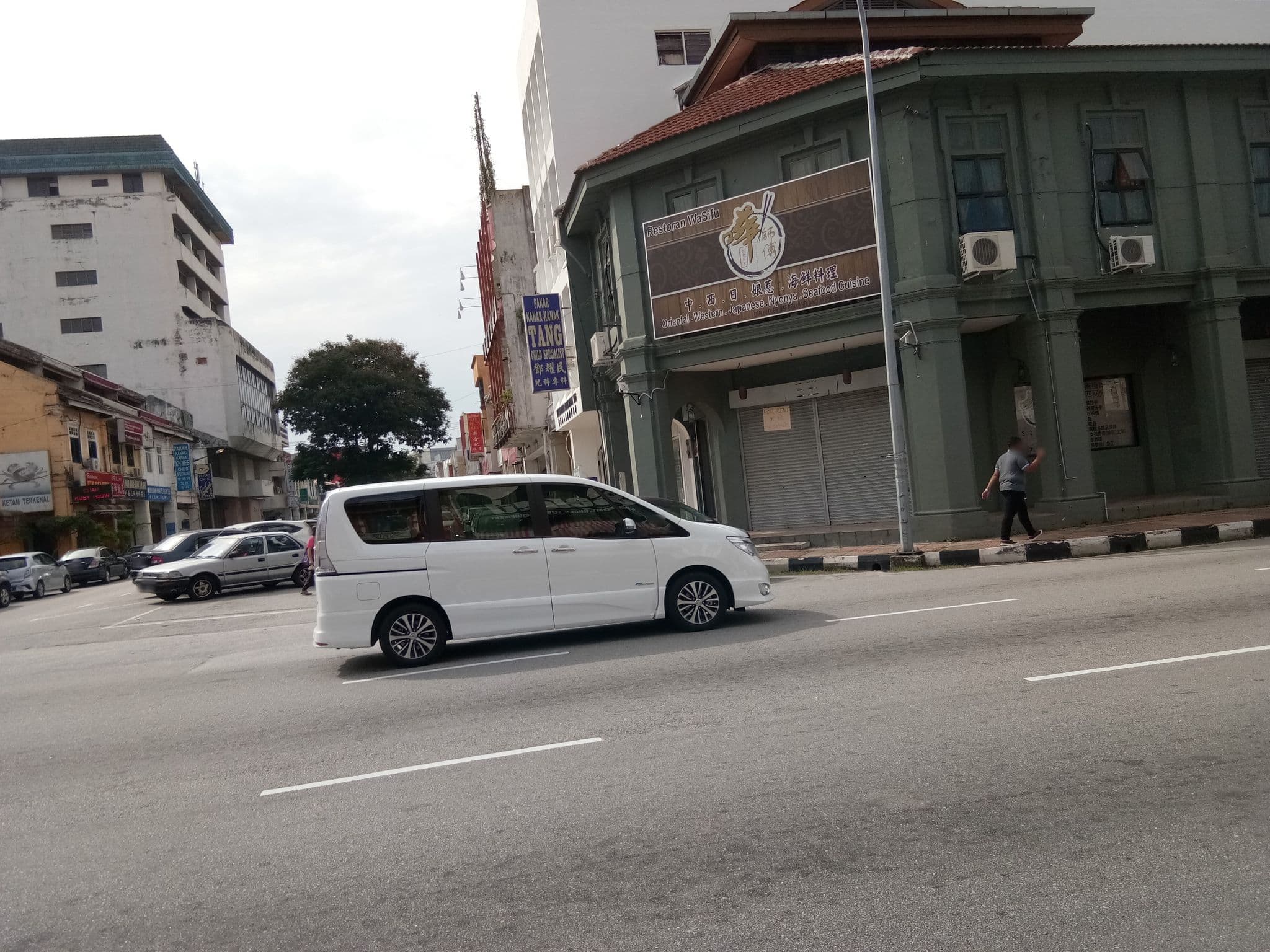Street view near Chor Lodging Inn, Ipoh — © mthaqif21 (CC BY-SA · Mapillary)
