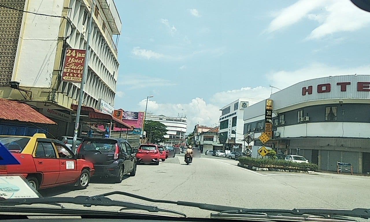 Street view near Hotel Duta, Sungai Petani — © shamam10 (CC BY-SA · Mapillary)