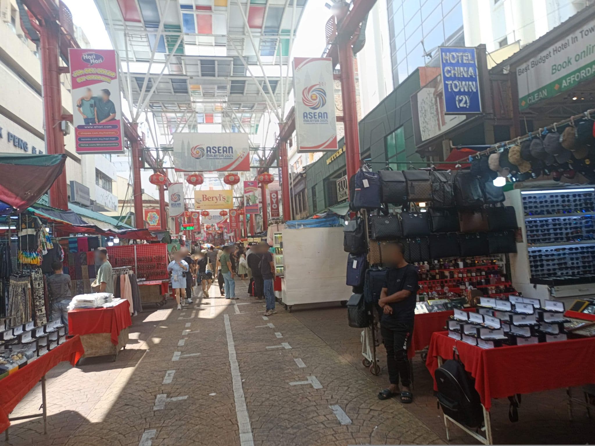 Street view near China Town 2, Kuala Lumpur — © YikQin (CC BY-SA · Mapillary)