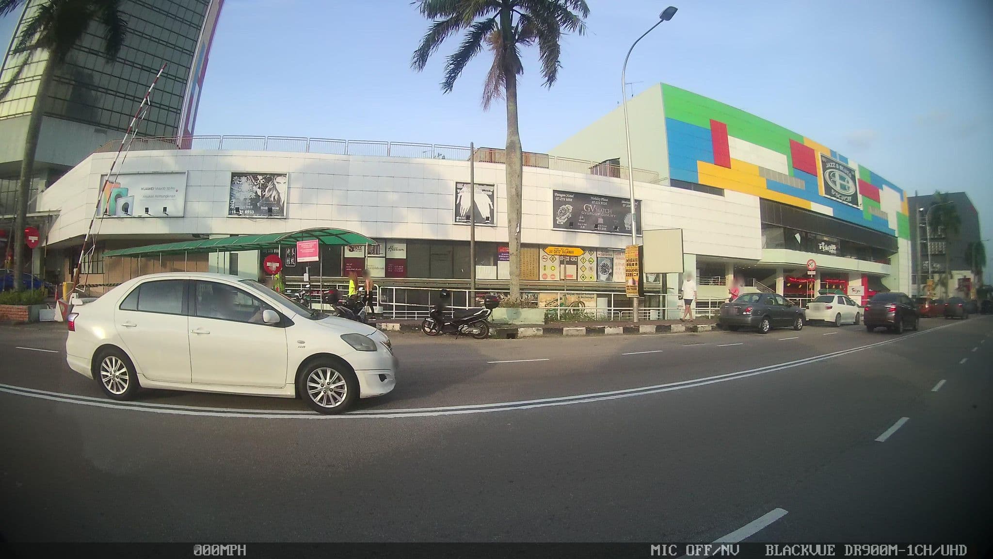 Street view near Hotel Inn, Kampung Larkin Lama — © kaart5 (CC BY-SA · Mapillary)