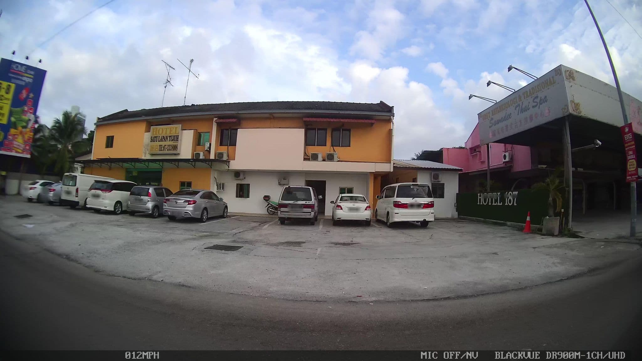 Street view near Hotel Satu Lapan Tujuh, Johor Bahru — © kaart_3 (CC BY-SA · Mapillary)