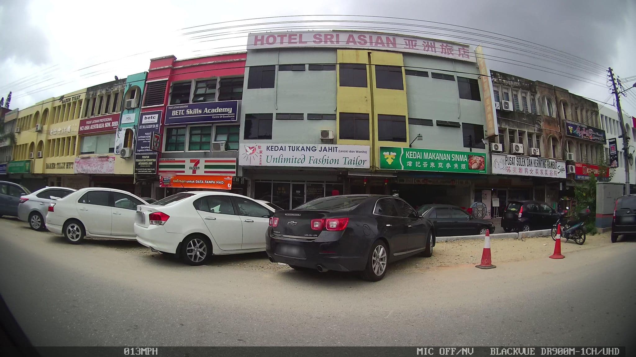 Street view near Rumah Tumpangan SG Hotel, Johor Bahru — © kaart_3 (CC BY-SA · Mapillary)