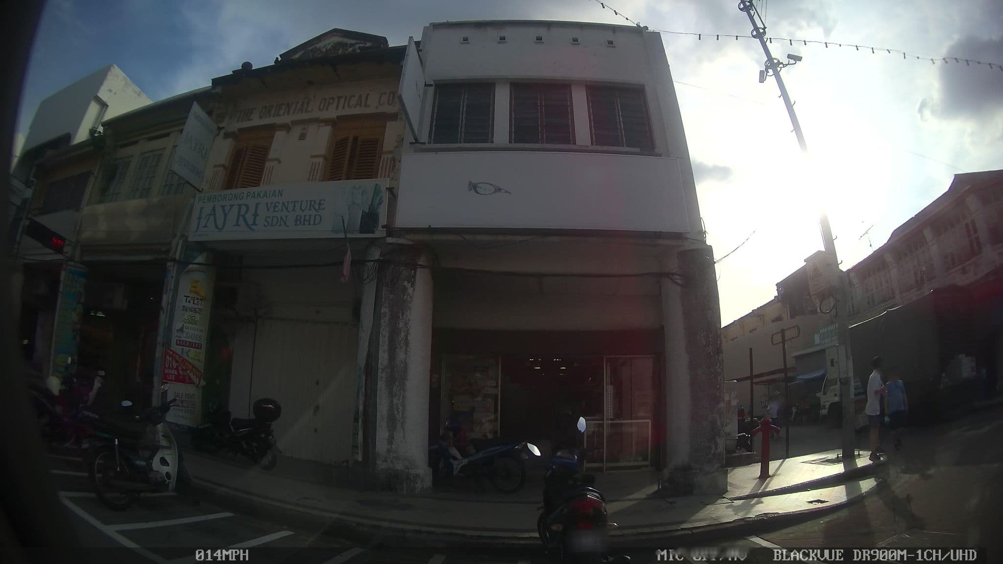 Street view near Elephant House, George Town