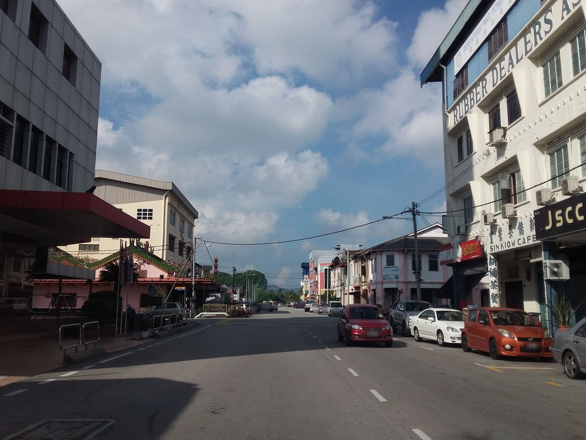 Street view near The Silver Inn, Batu Pahat — © alandl (CC BY-SA · Mapillary)