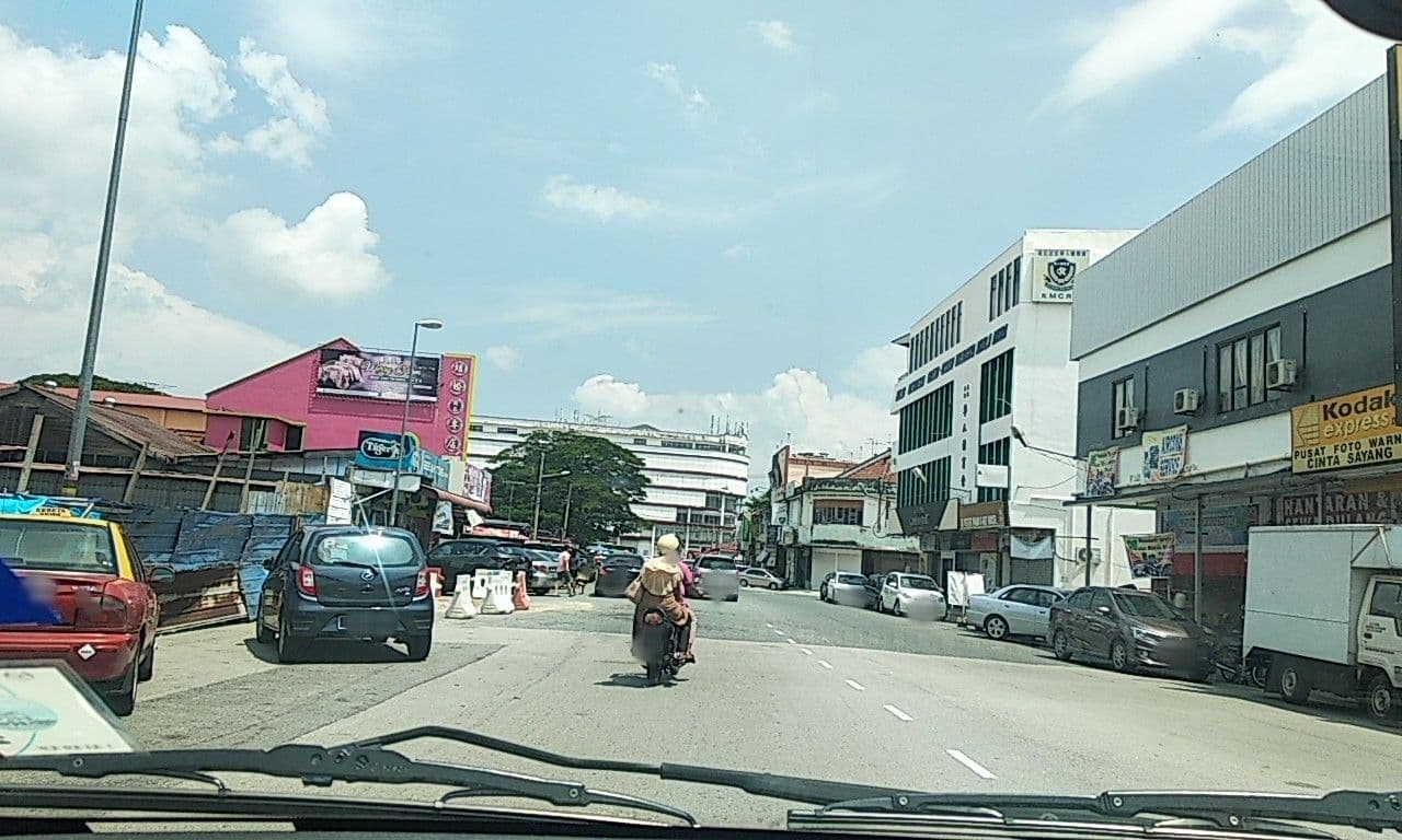 Street view near Lih Pin Hotel, Sungai Petani — © shamam10 (CC BY-SA · Mapillary)