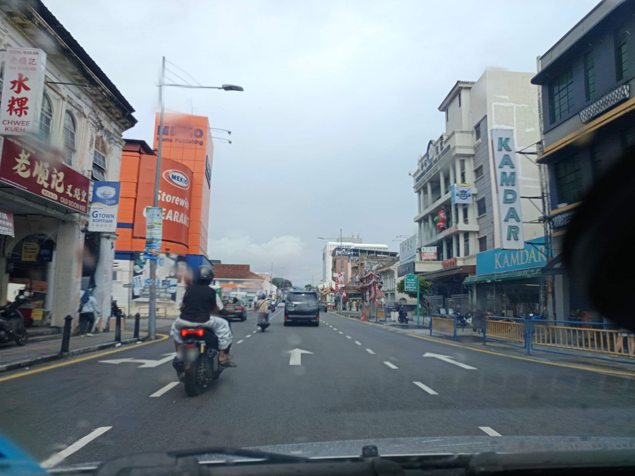 Street view near Le Embassy Hotel, George Town