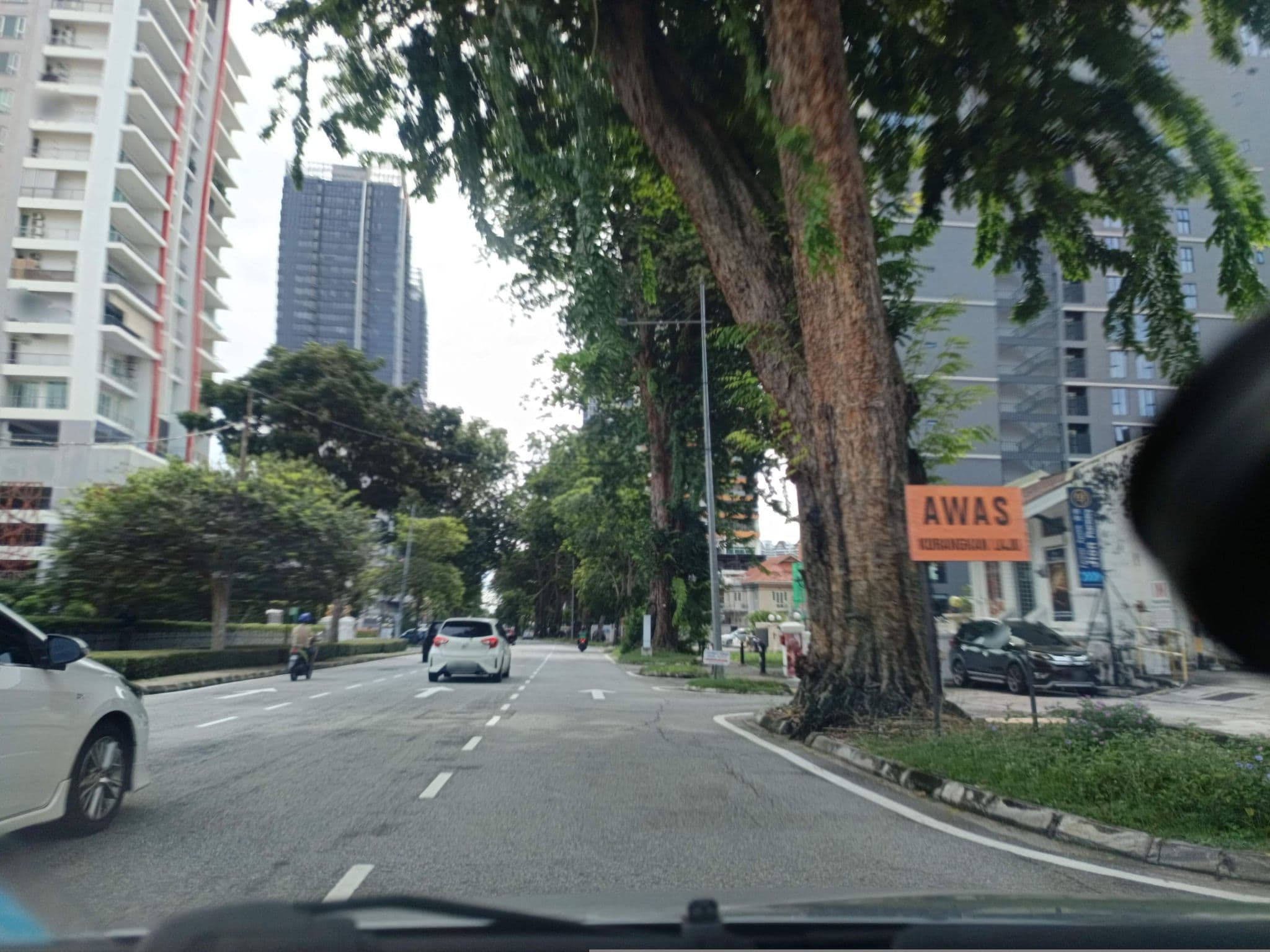 Street view near Grand Inn, George Town
