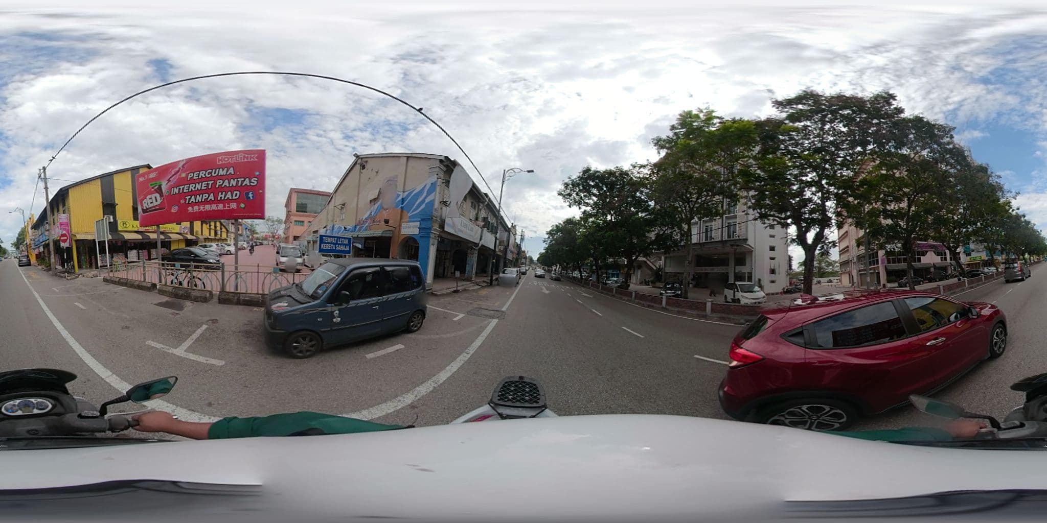 Street view near Hotel Sentral Kuantan, Kuantan — © faizmahabob (CC BY-SA · Mapillary)