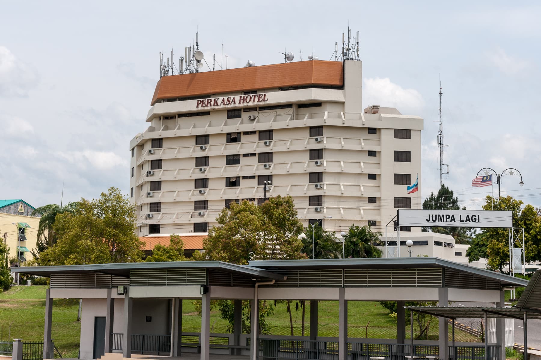 Perkasa Hotel Keningau (via Wikimedia Commons, CC BY-SA 3.0)