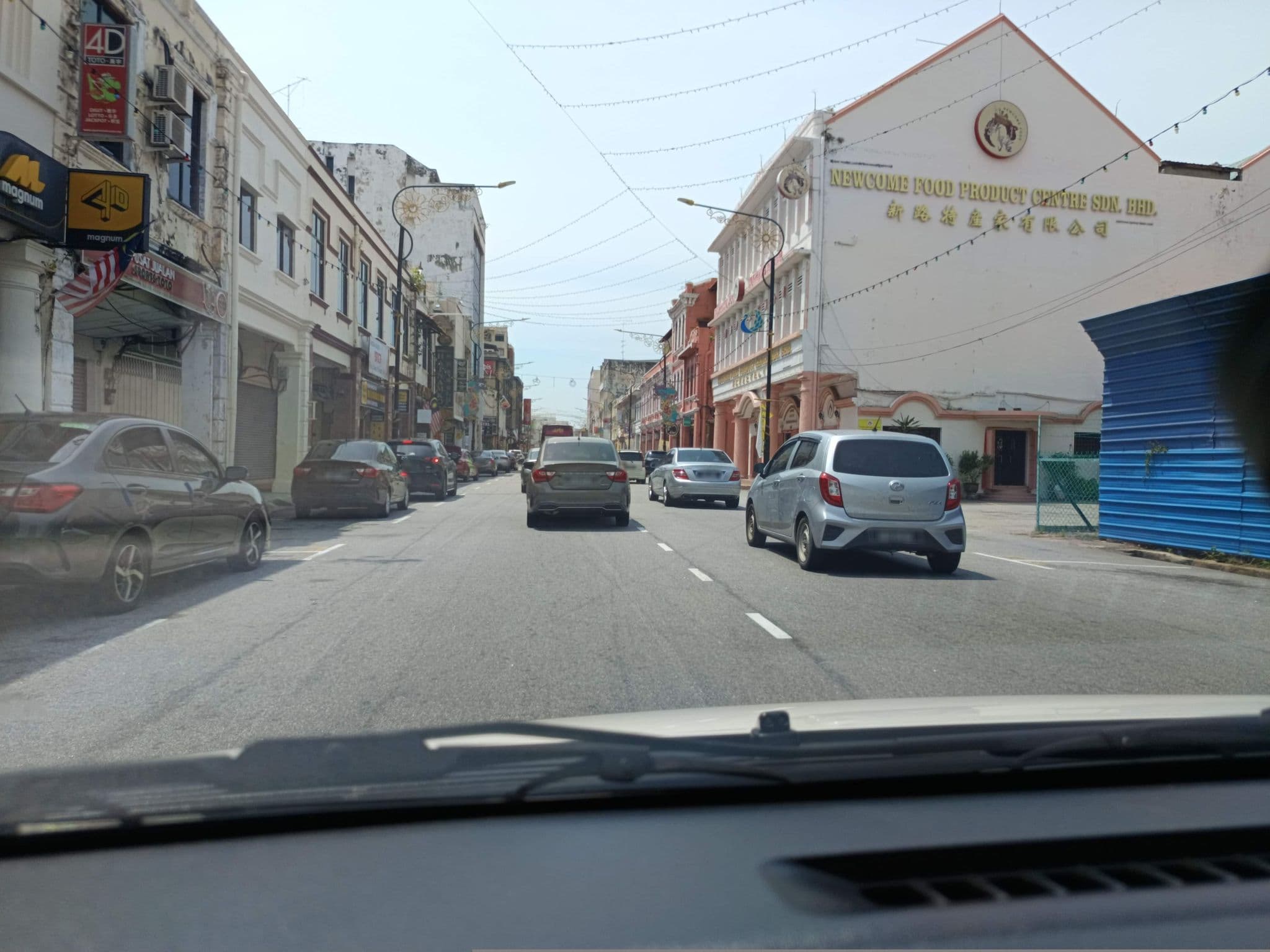 Street view near Treasures Hotel and Suites, Malacca — © YikQin (CC BY-SA · Mapillary)