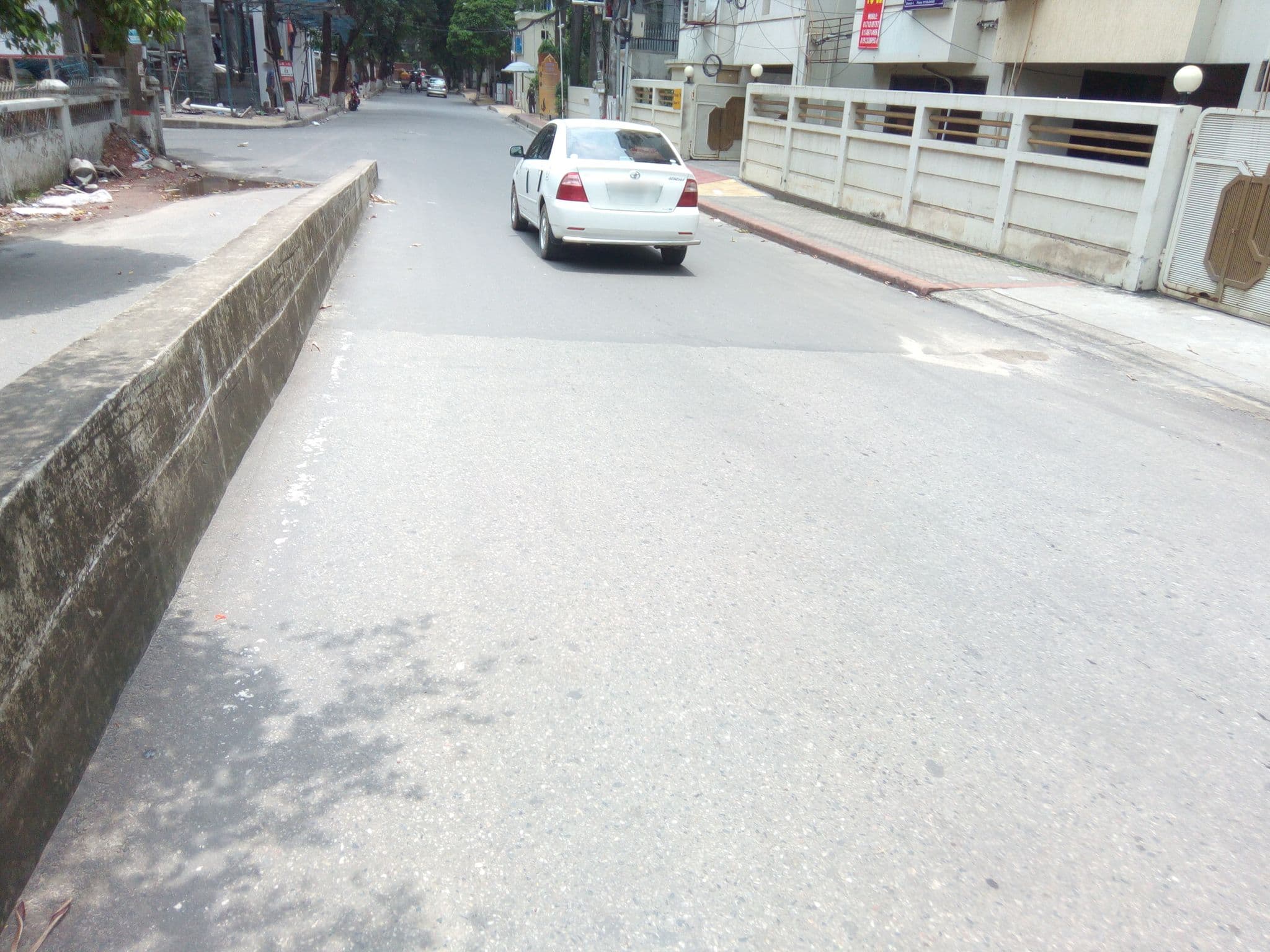 Street view near Hotel Lake Breeze, Kafrul — © mapdhaka (CC BY-SA · Mapillary)