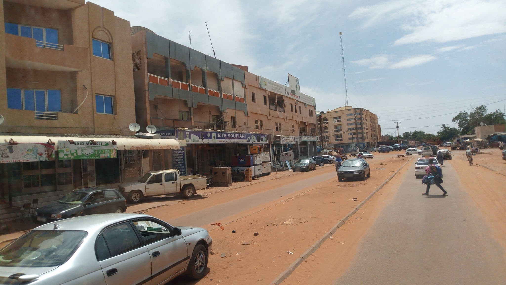 Street view near Hôtel Moustâche, Niamey — © mensanh (CC BY-SA · Mapillary)