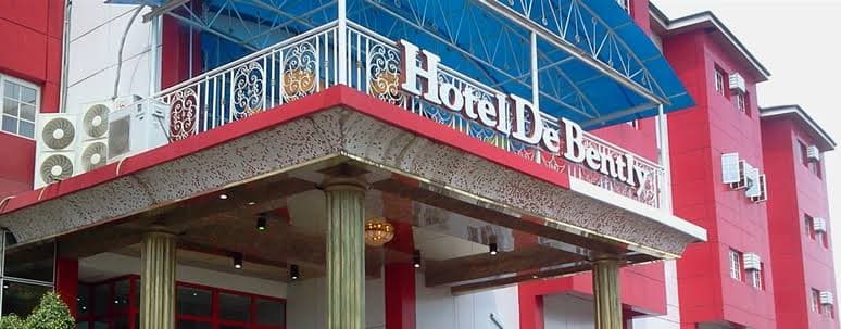 Hotel De Bently (via Wikimedia Commons, CC BY-SA 3.0)