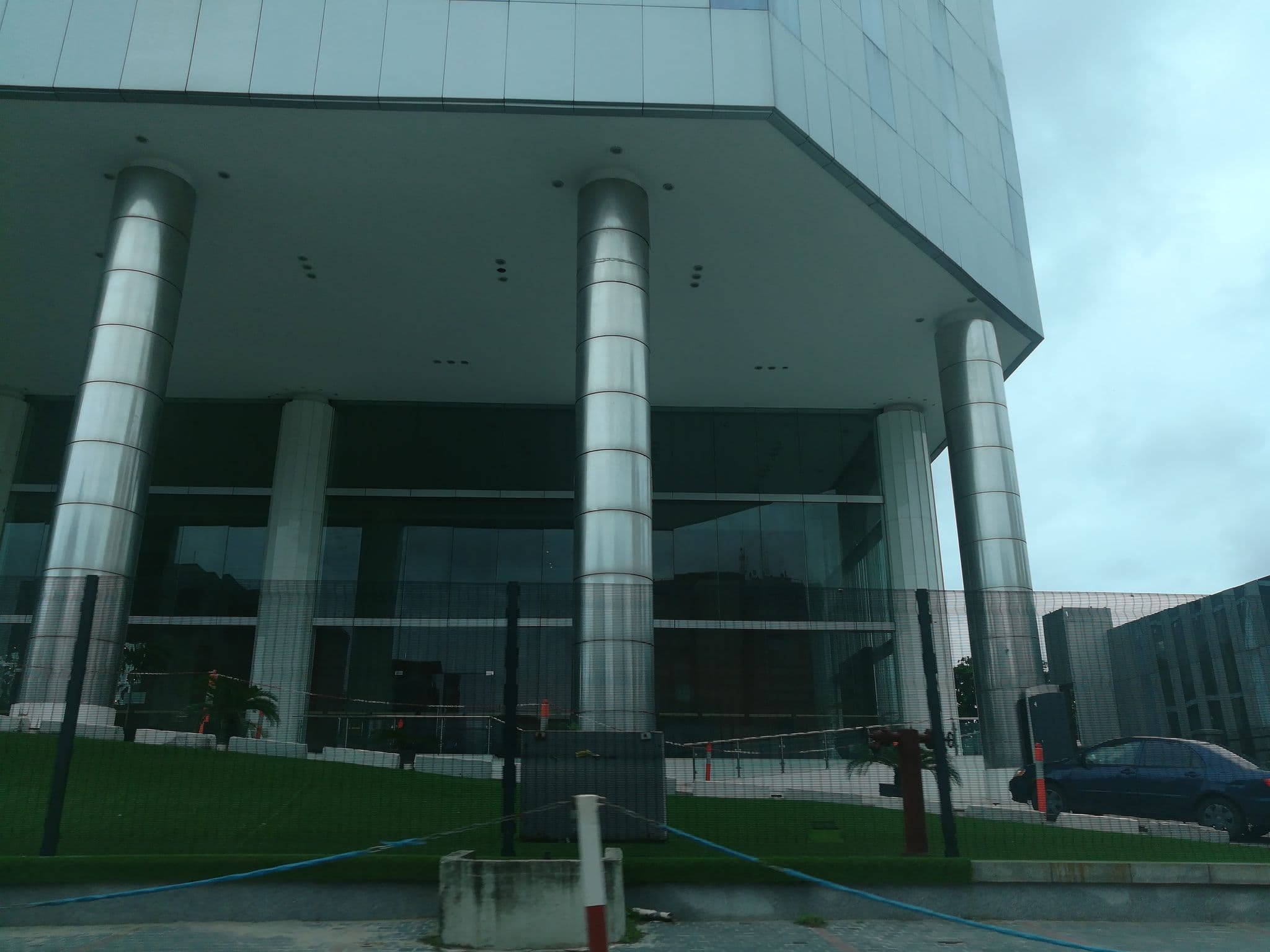 Street view near The Lagos Continental Hotel, Obalende — © ralebipim (CC BY-SA · Mapillary)