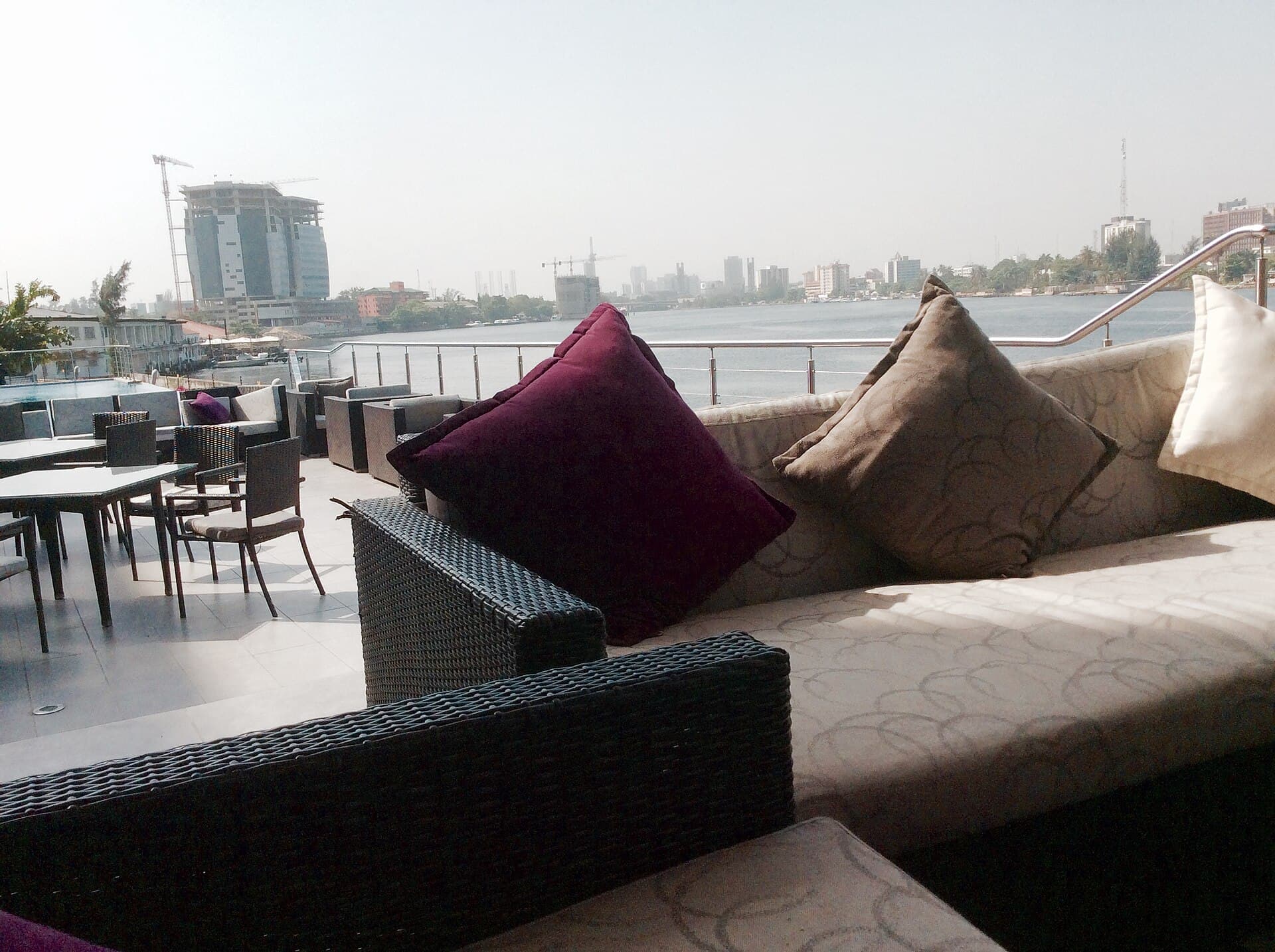 Radisson Blu Anchorage Hotel Lagos (via Wikimedia Commons, CC BY-SA 4.0)