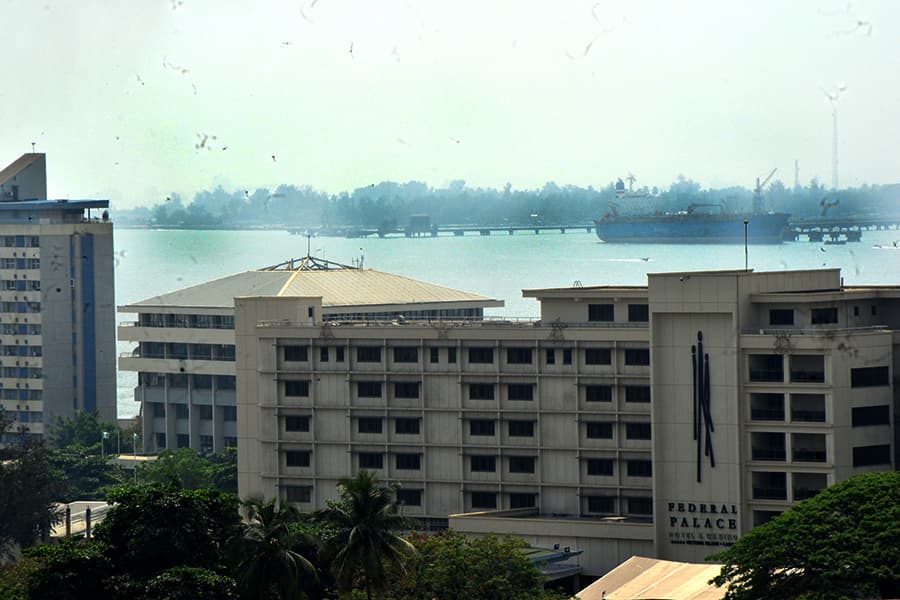 Federal Palace & Casino (via Wikimedia Commons, CC BY-SA 4.0)