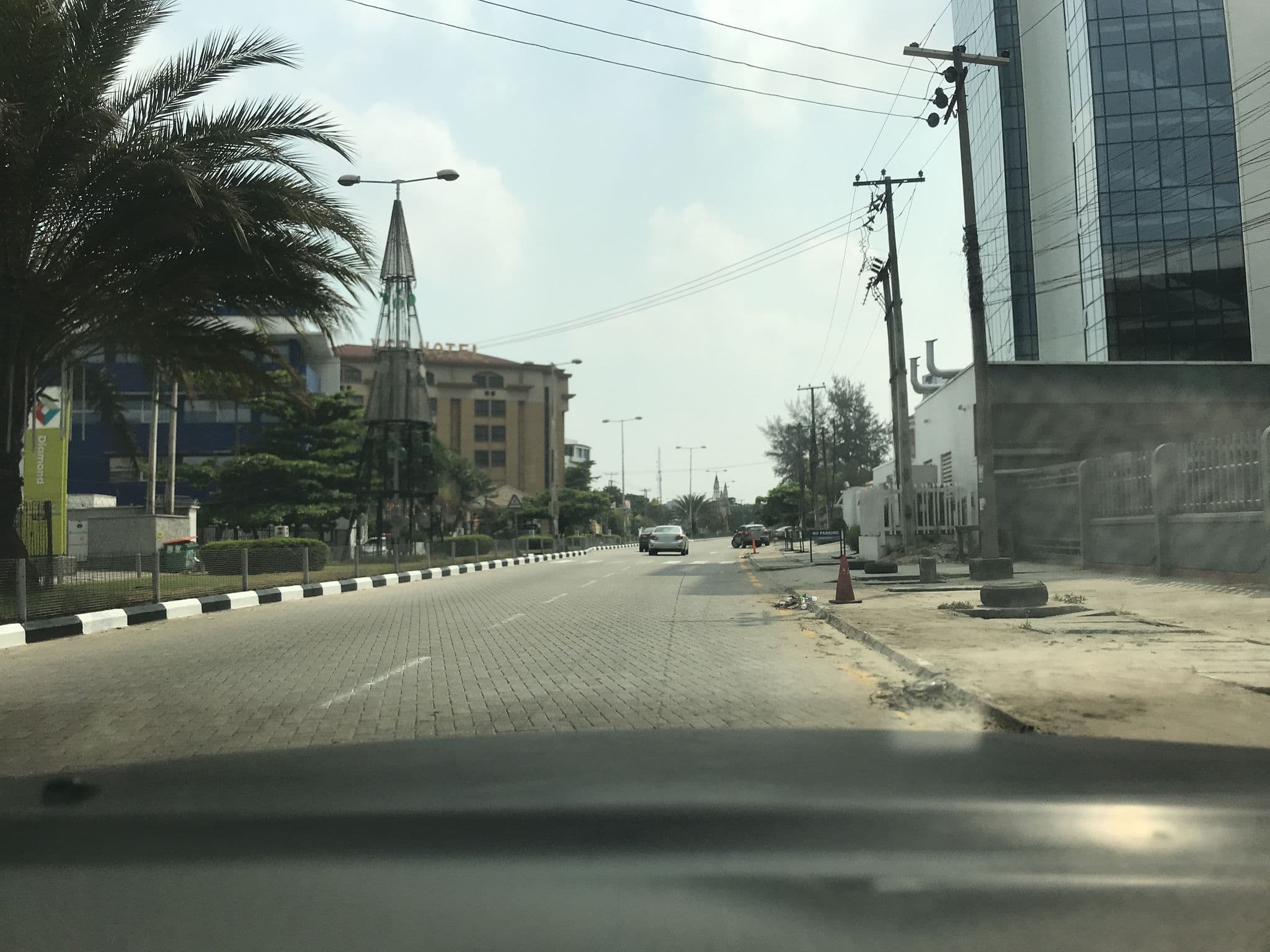 Street view near Sphinx Suites, Obalende — © perryman (CC BY-SA · Mapillary)