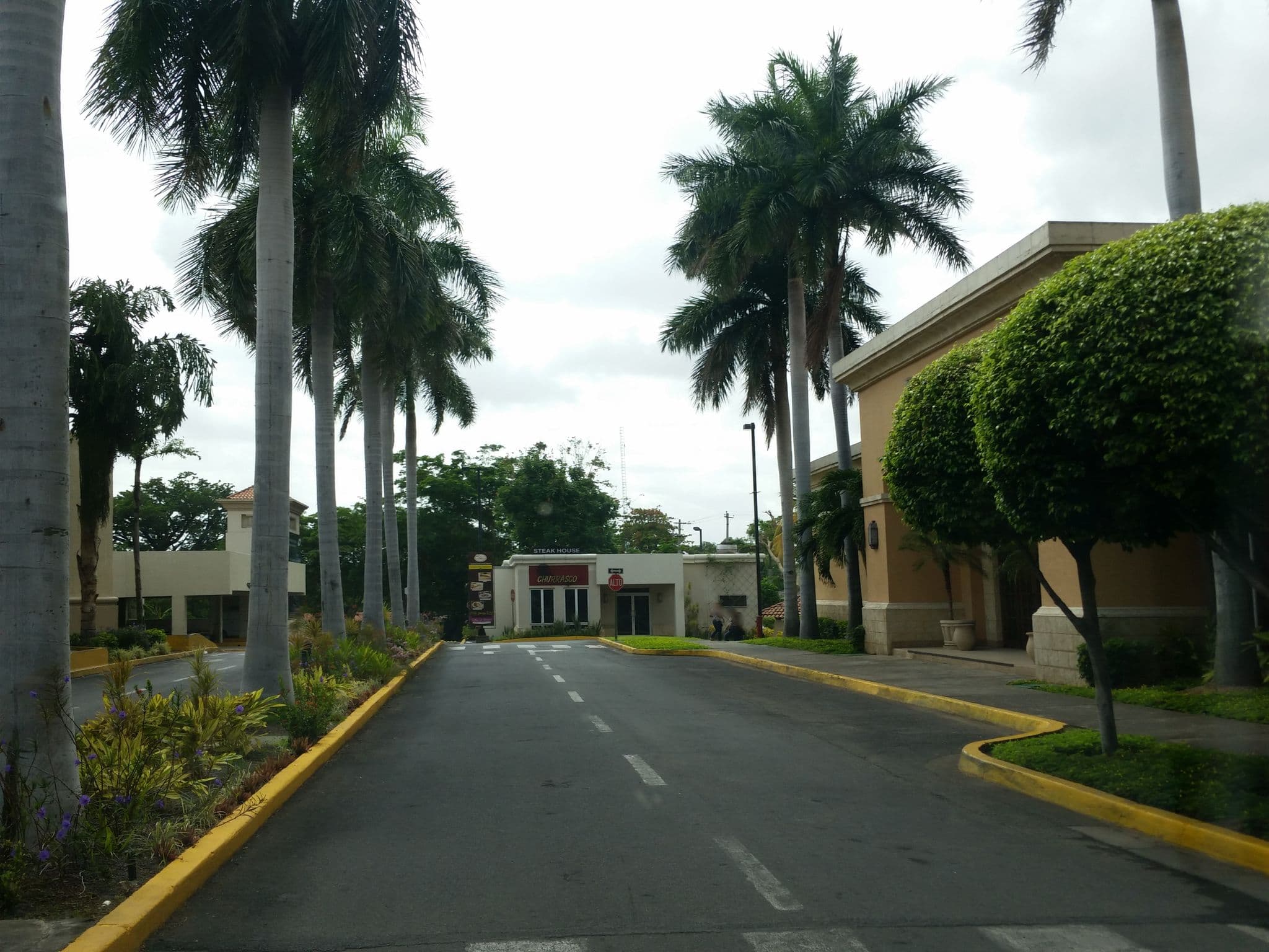 Street view near Real Intercontinental Metrocentro, Managua