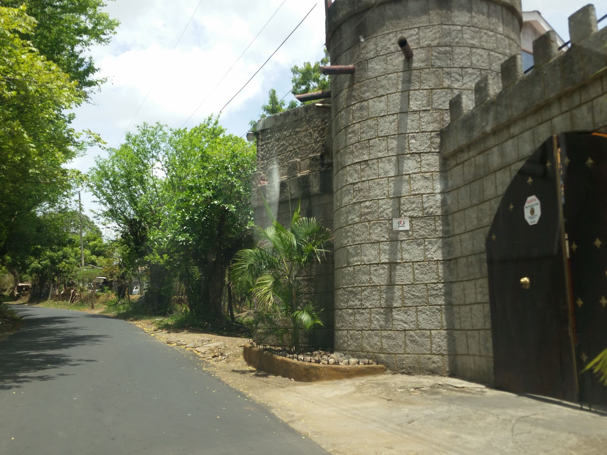 Street view near Auto Hotel El Castillo, Managua