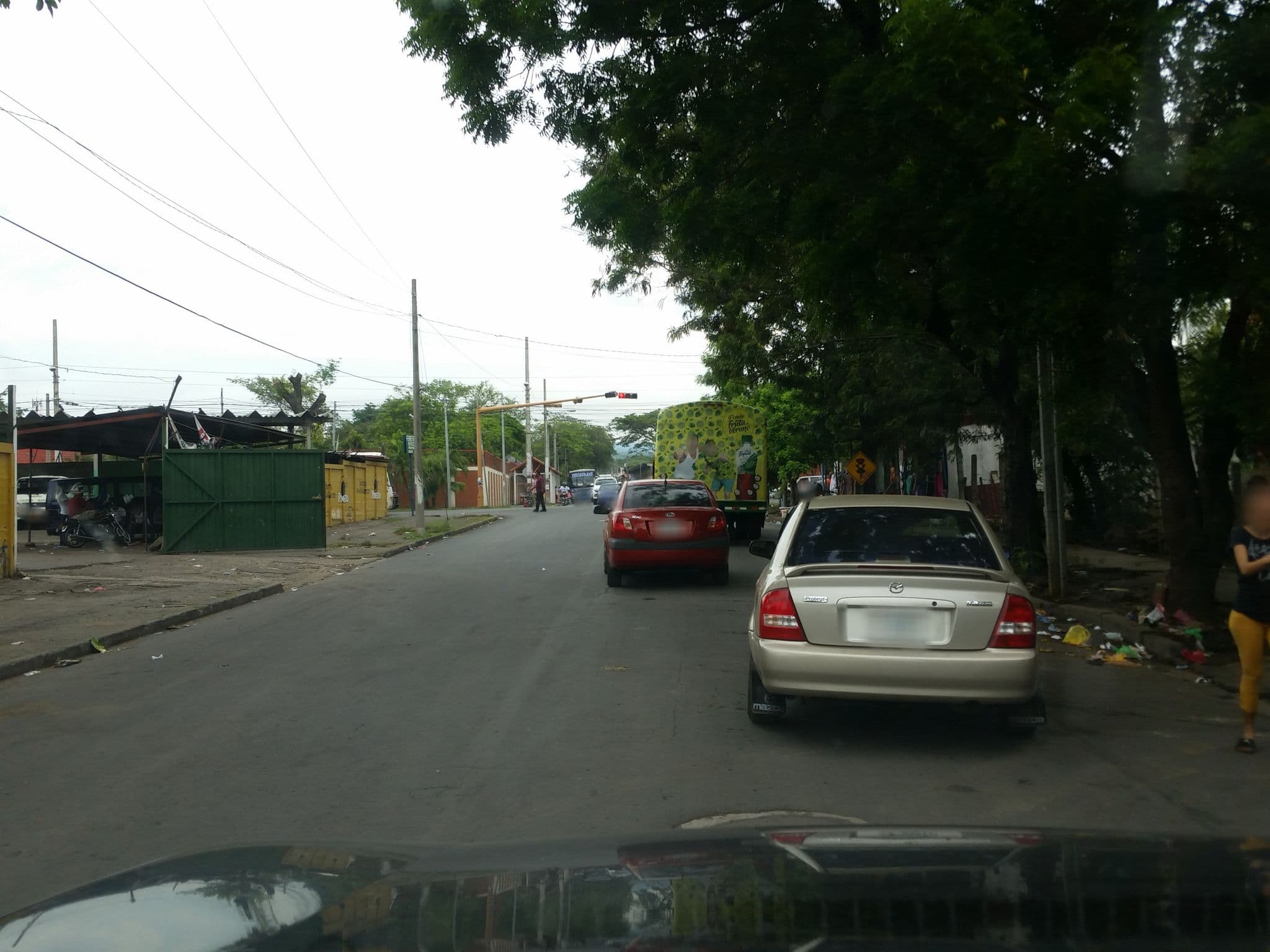Street view near Hermógenes, Managua