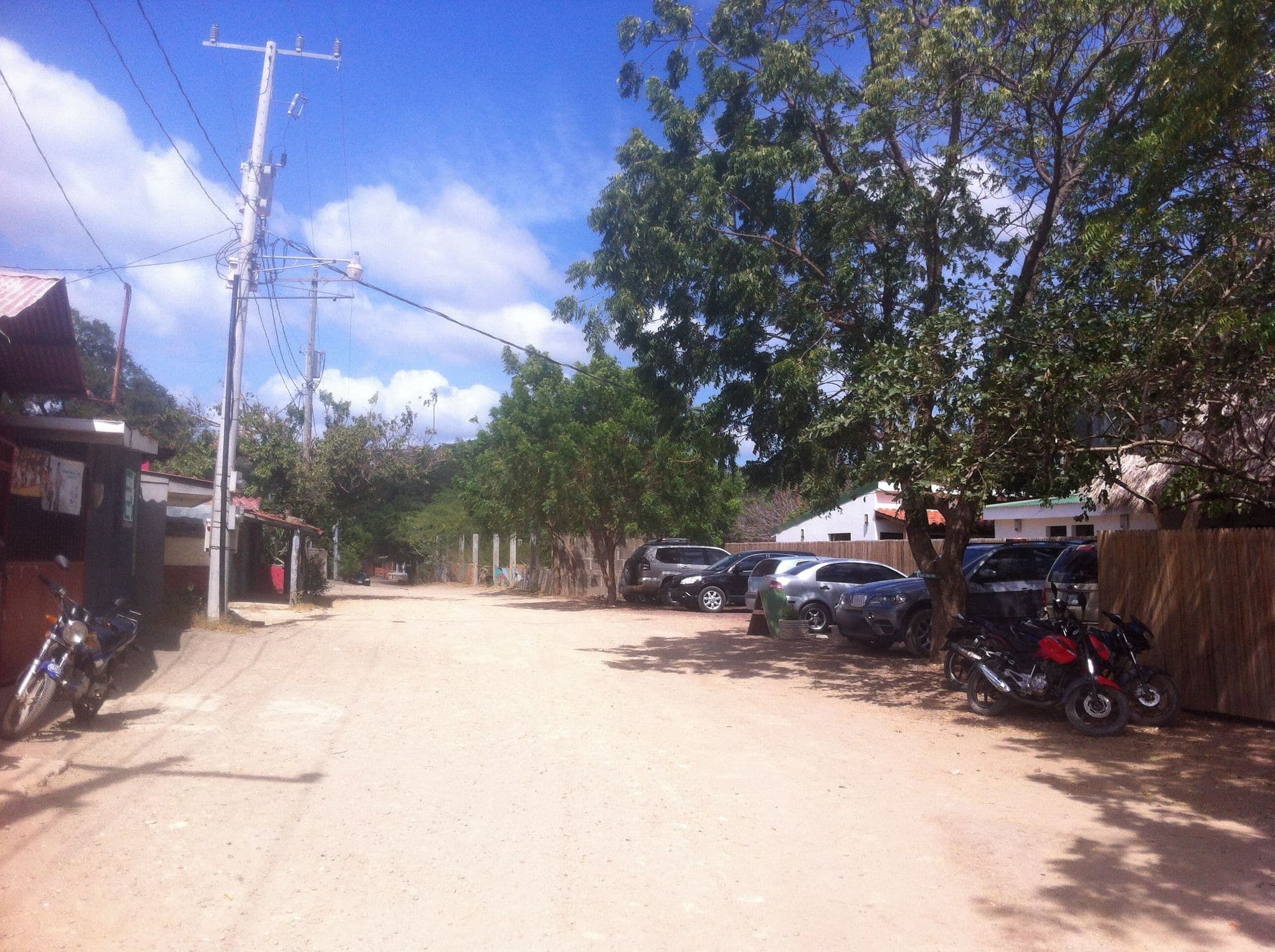 Street view near Machele's - Room to Roam, Tola — © lumi (CC BY-SA · Mapillary)