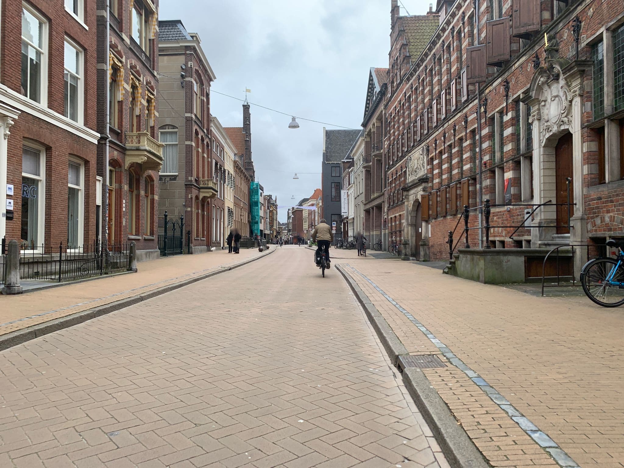 Street view near Hotel Halbert, Groningen — © pLyMiEwGpWDLryMacQzo (CC BY-SA · Mapillary)