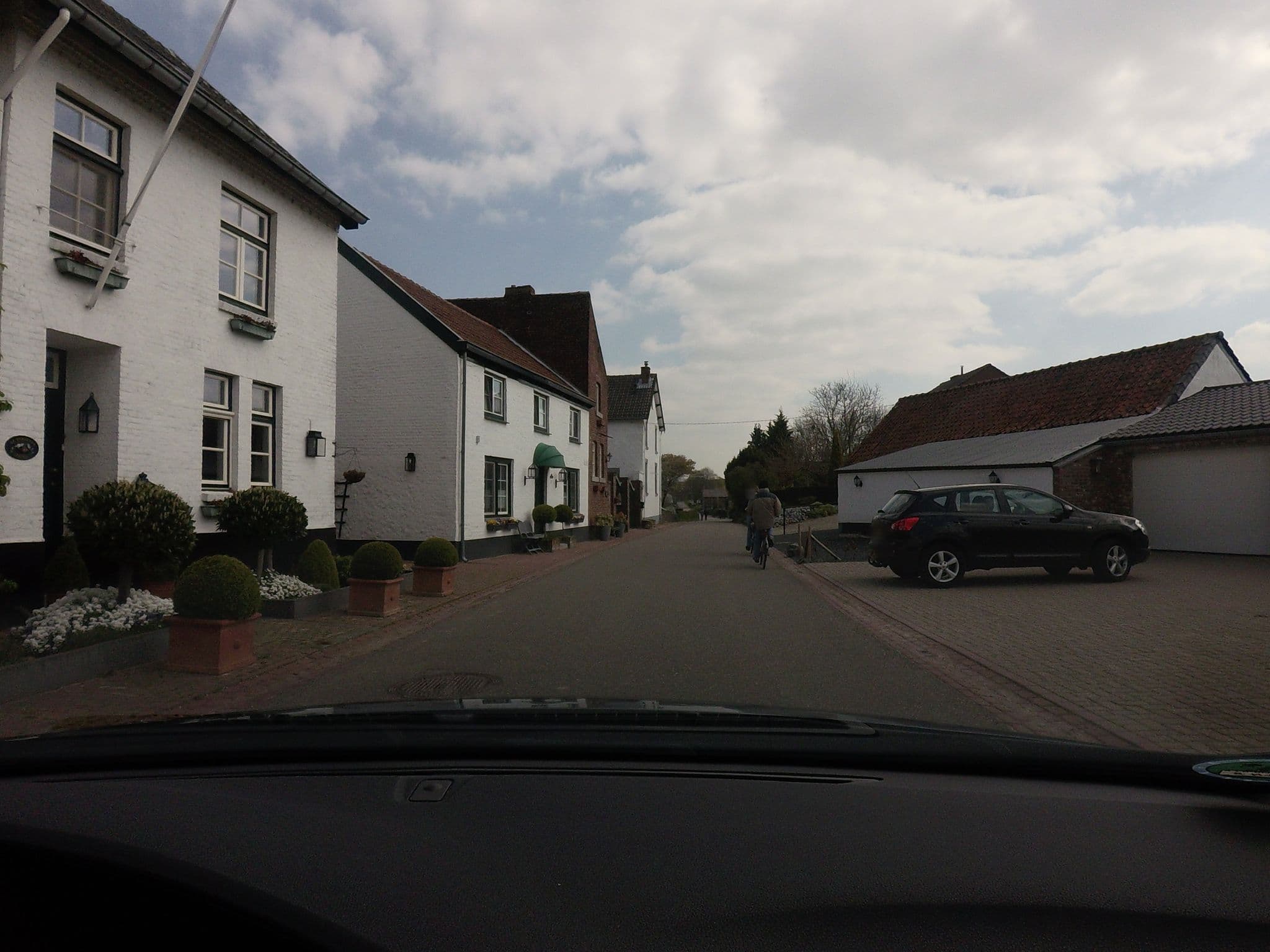 Street view near De Perelaar, Banholt — © madel (CC BY-SA · Mapillary)