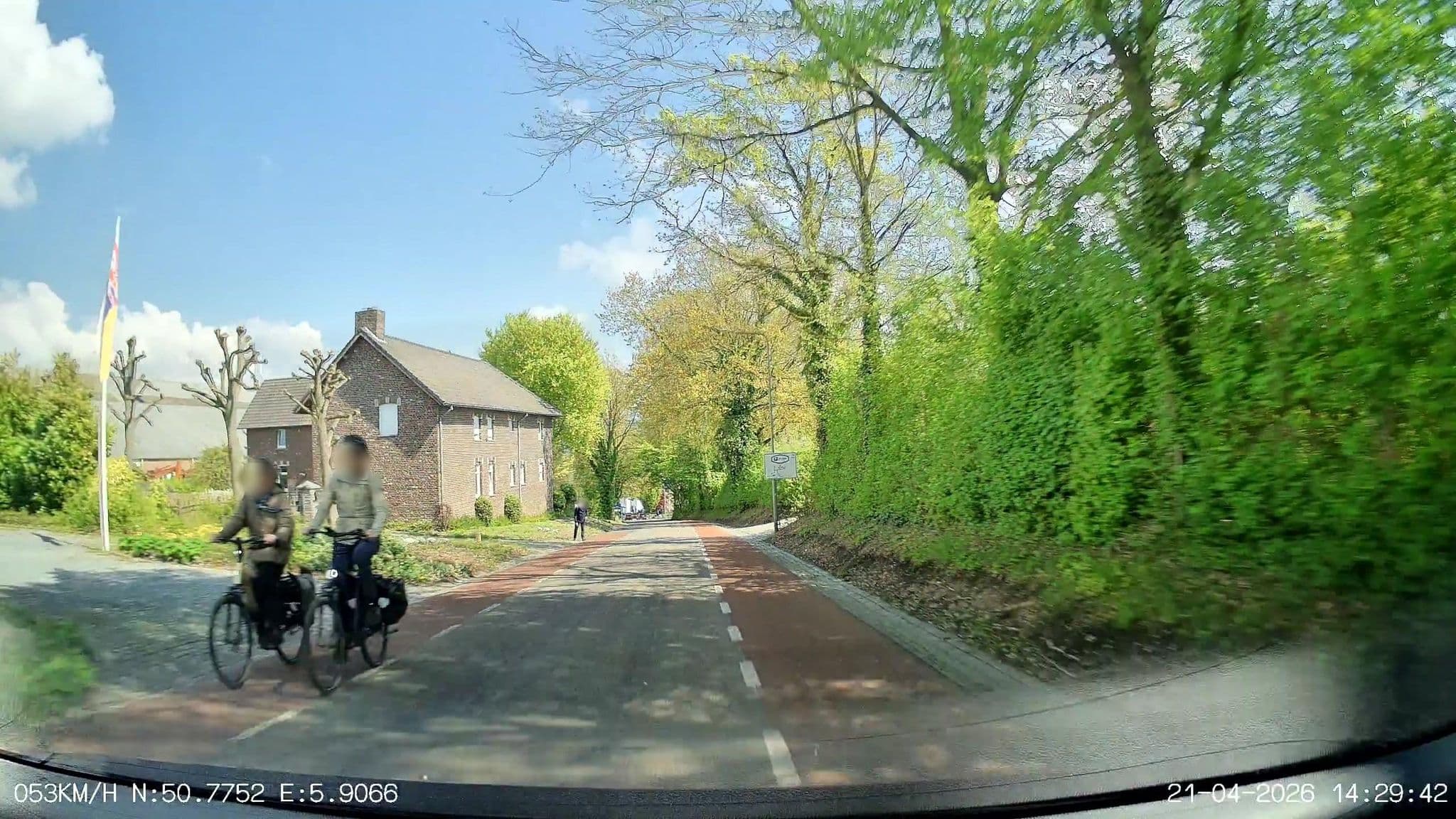 Street view near Berghoeve, Mechelen — © thewizard (CC BY-SA · Mapillary)