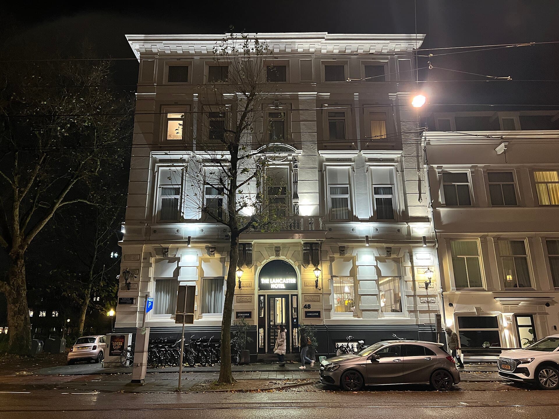 Lancaster Hotel Amsterdam (via Wikimedia Commons, CC BY-SA 4.0)