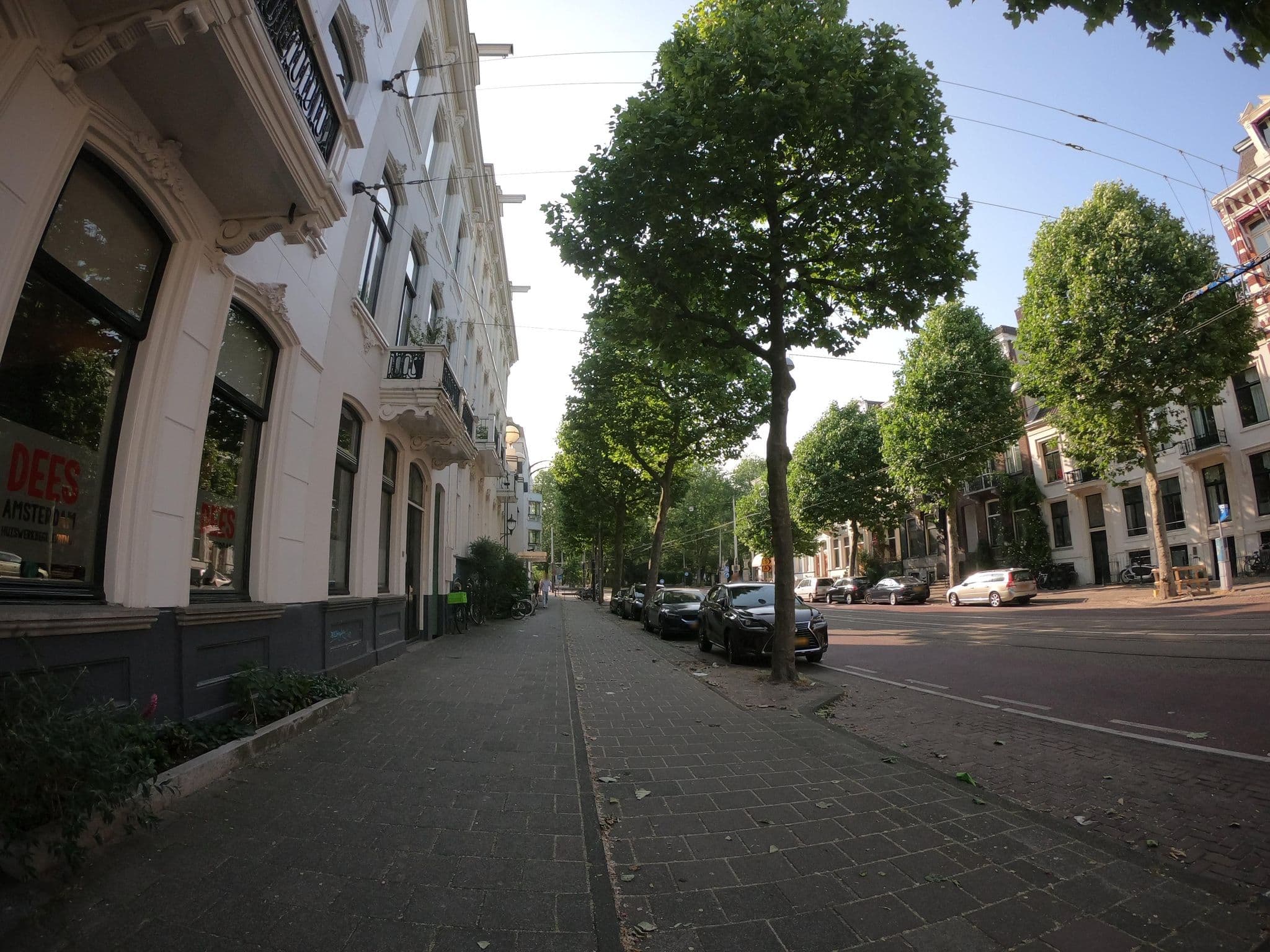 Street view near Hotel Rembrandt, Dapperbuurt — © richlv (CC BY-SA · Mapillary)