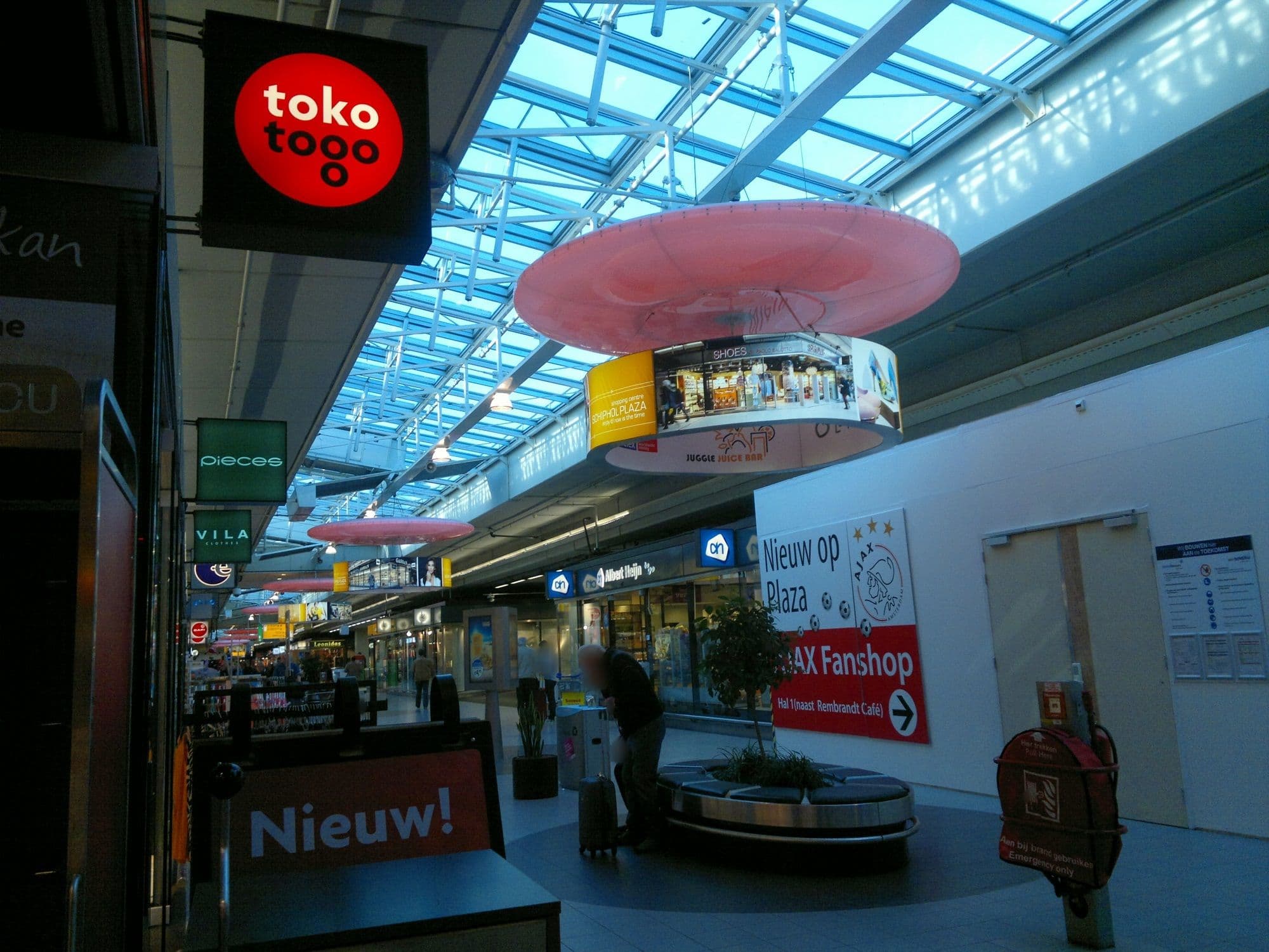 Street view near Mercure Schiphol Terminal, Badhoevedorp — © txllxt (CC BY-SA · Mapillary)