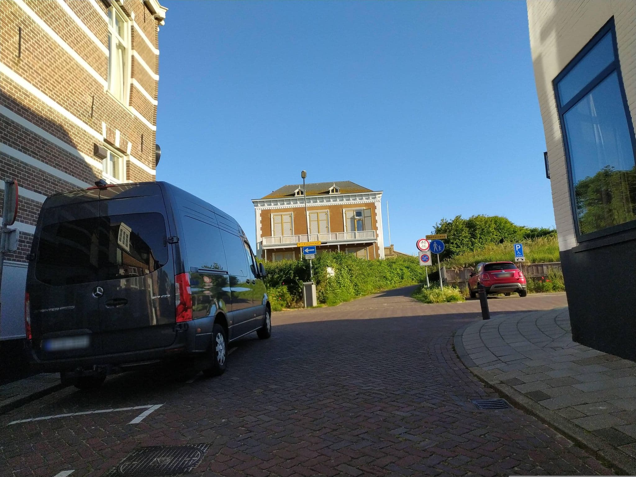Street view near Strandhotel Duinheuvel, Domburg — © steinm (CC BY-SA · Mapillary)
