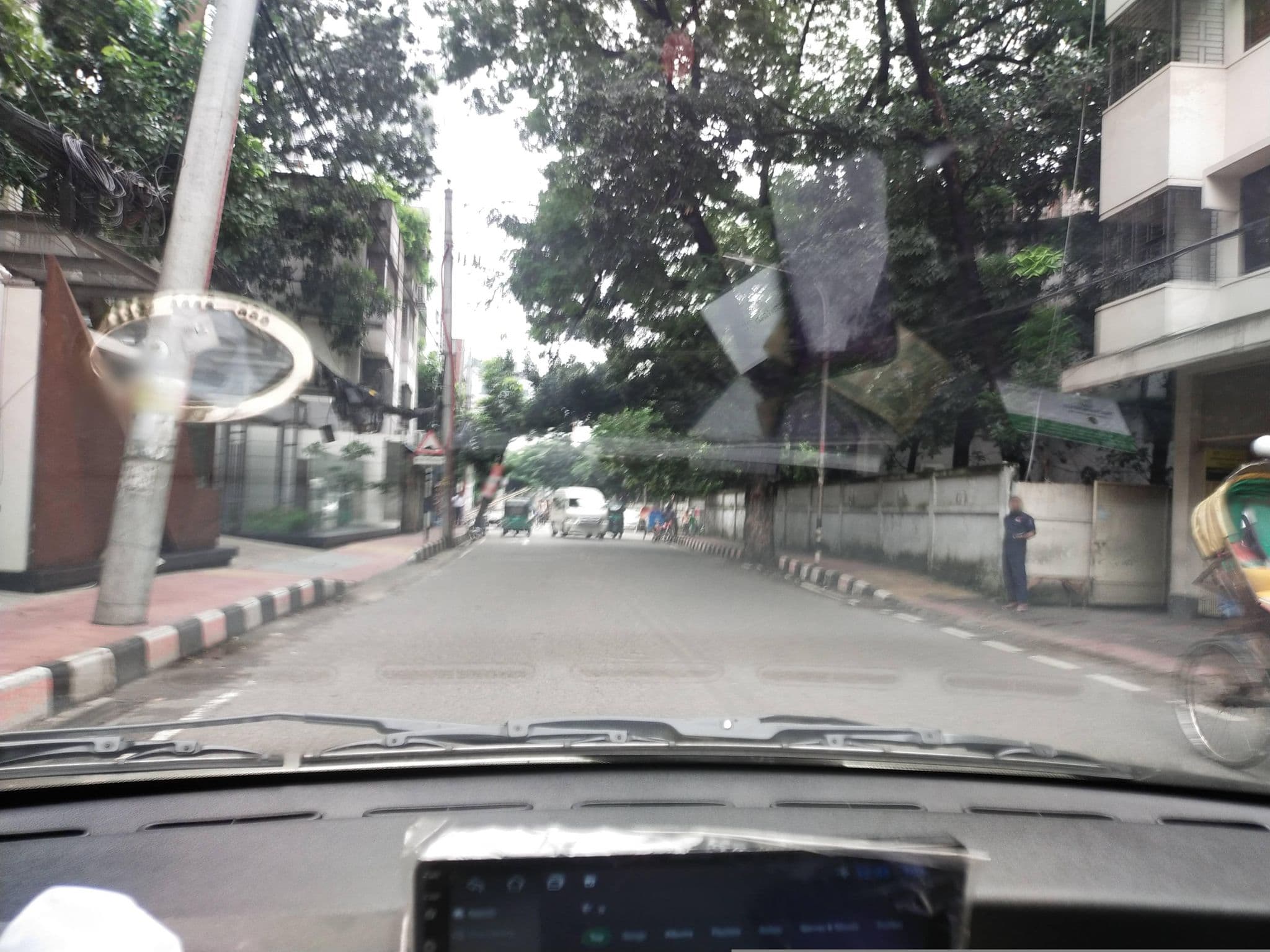 Street view near Hotel Eastern Residence, Kafrul — © tayefbarikoi (CC BY-SA · Mapillary)