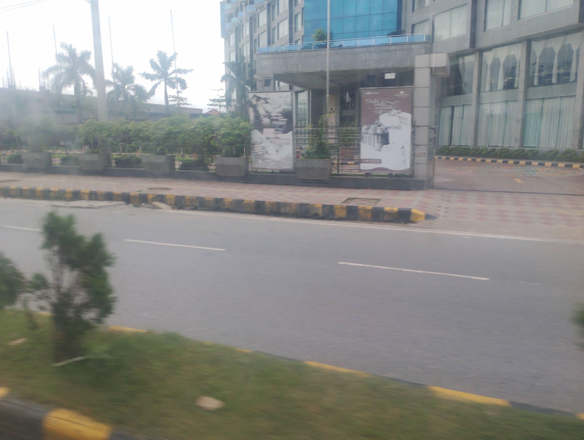 Street view near Hotel Ocean Paradise, Cox’s Bāzār — © shuvokumarc (CC BY-SA · Mapillary)