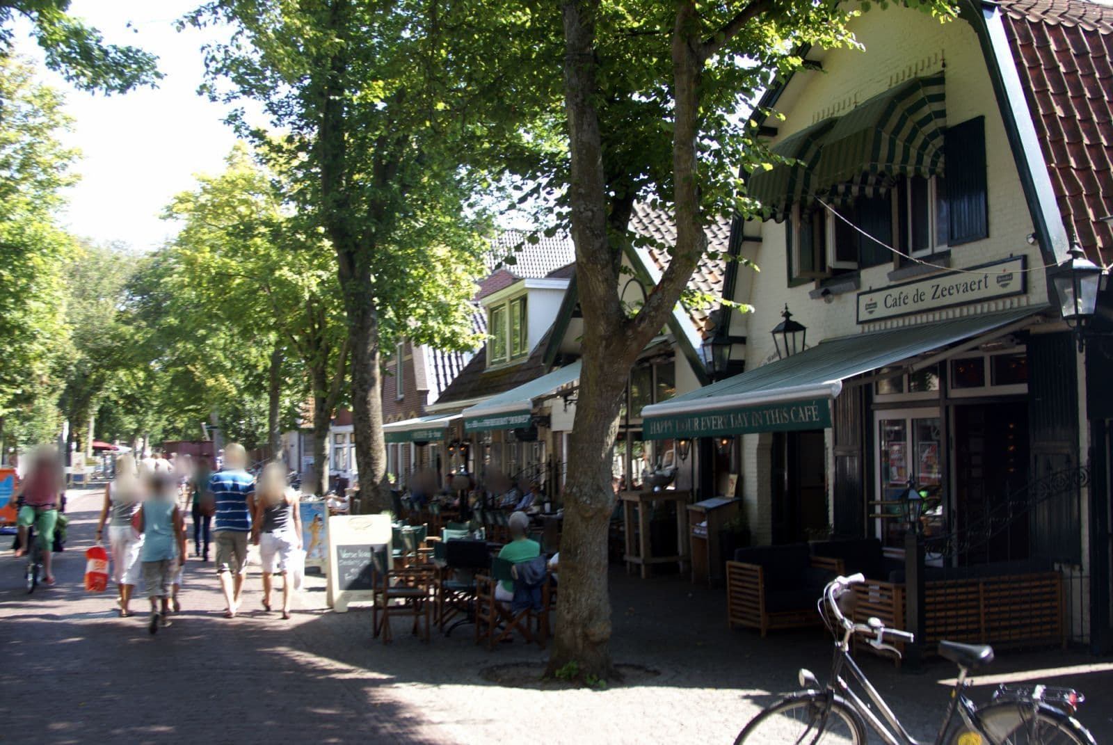 Street view near Bruin, Oost-Vlieland