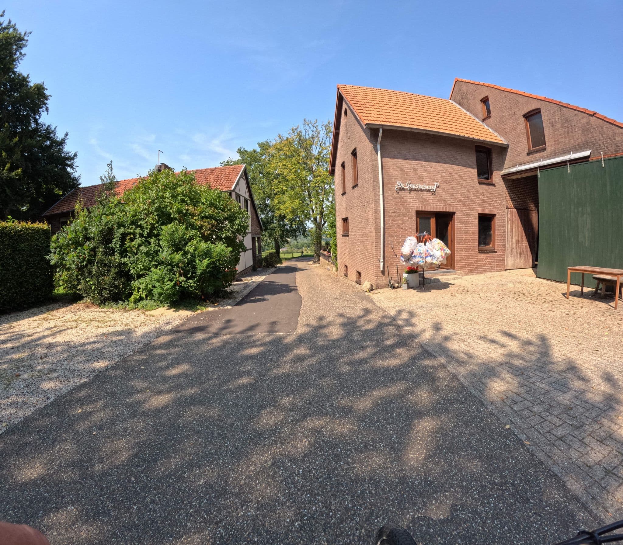 Street view near De "Ginsterberg" Vakantiewoningen, Mechelen — © madel (CC BY-SA · Mapillary)